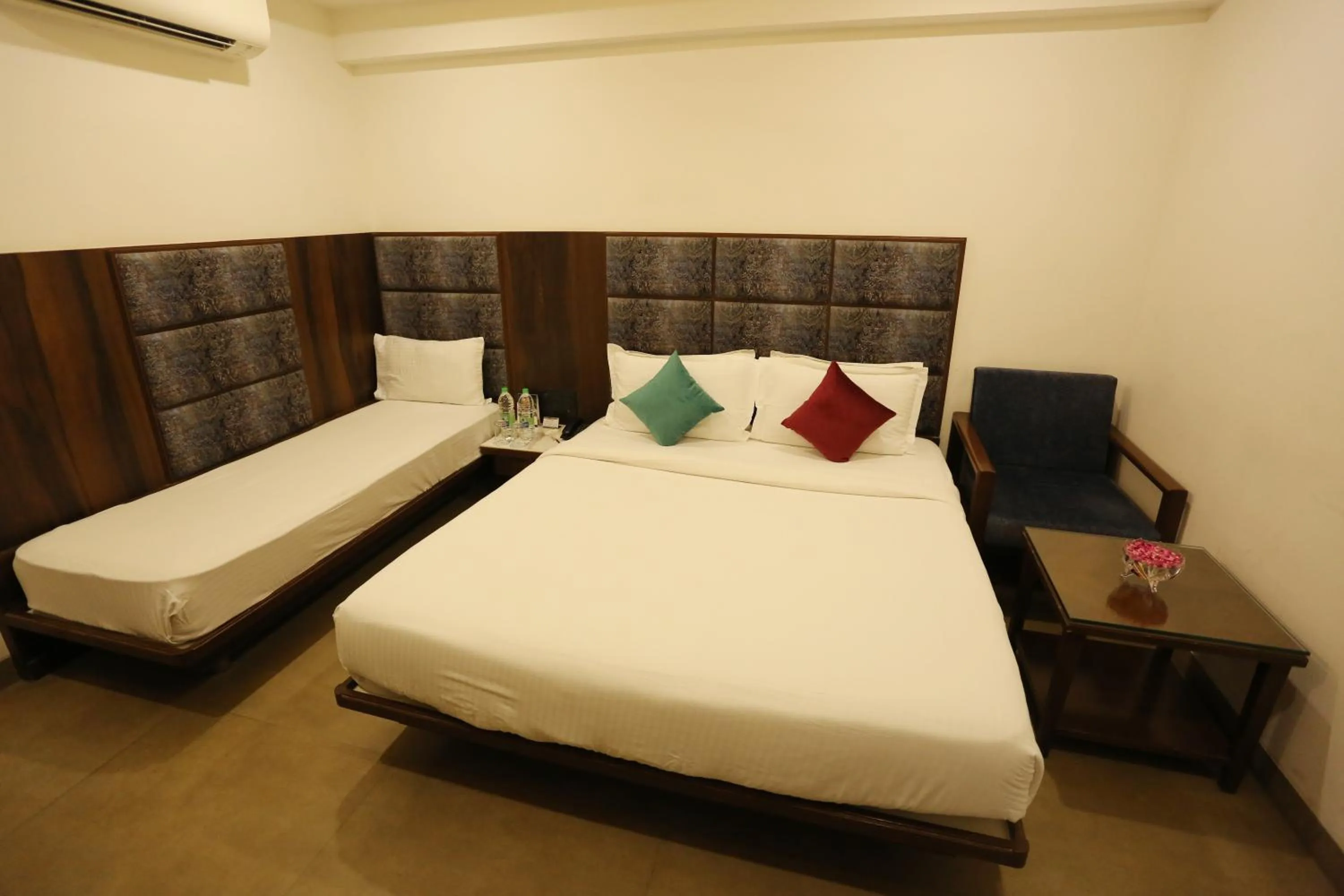 Bed in Pravasa hotel Indore