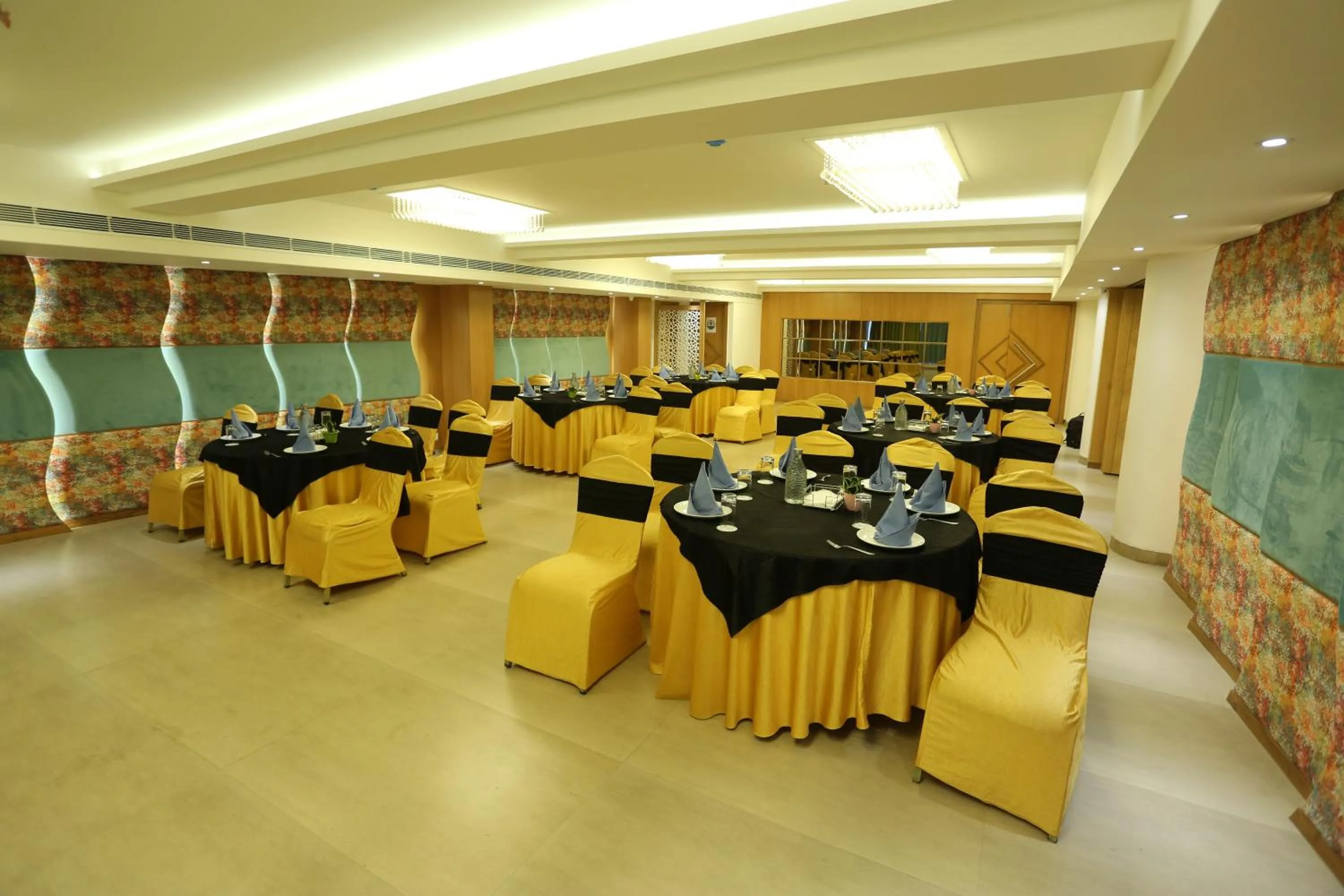 Banquet/Function facilities in Pravasa hotel Indore