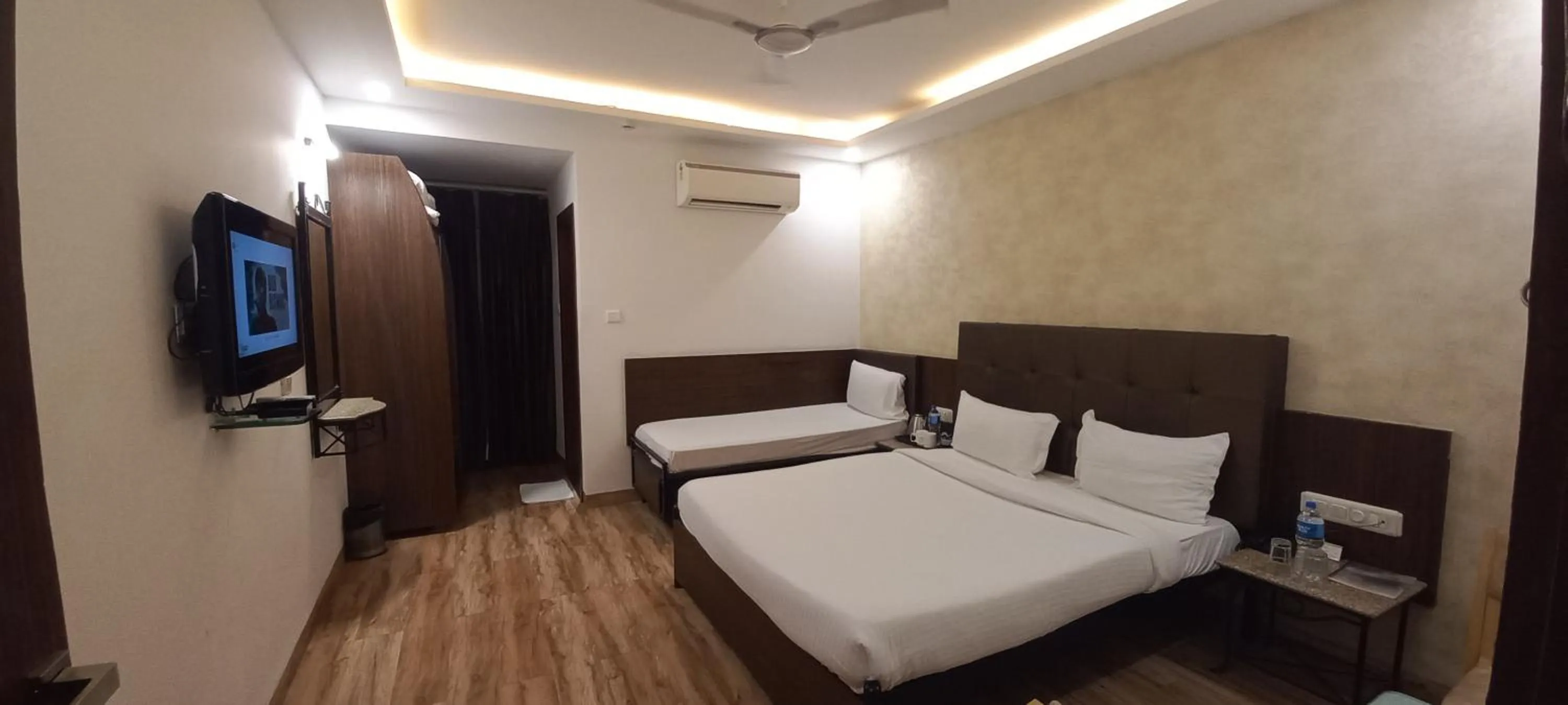 Bed in Pravasa hotel Indore