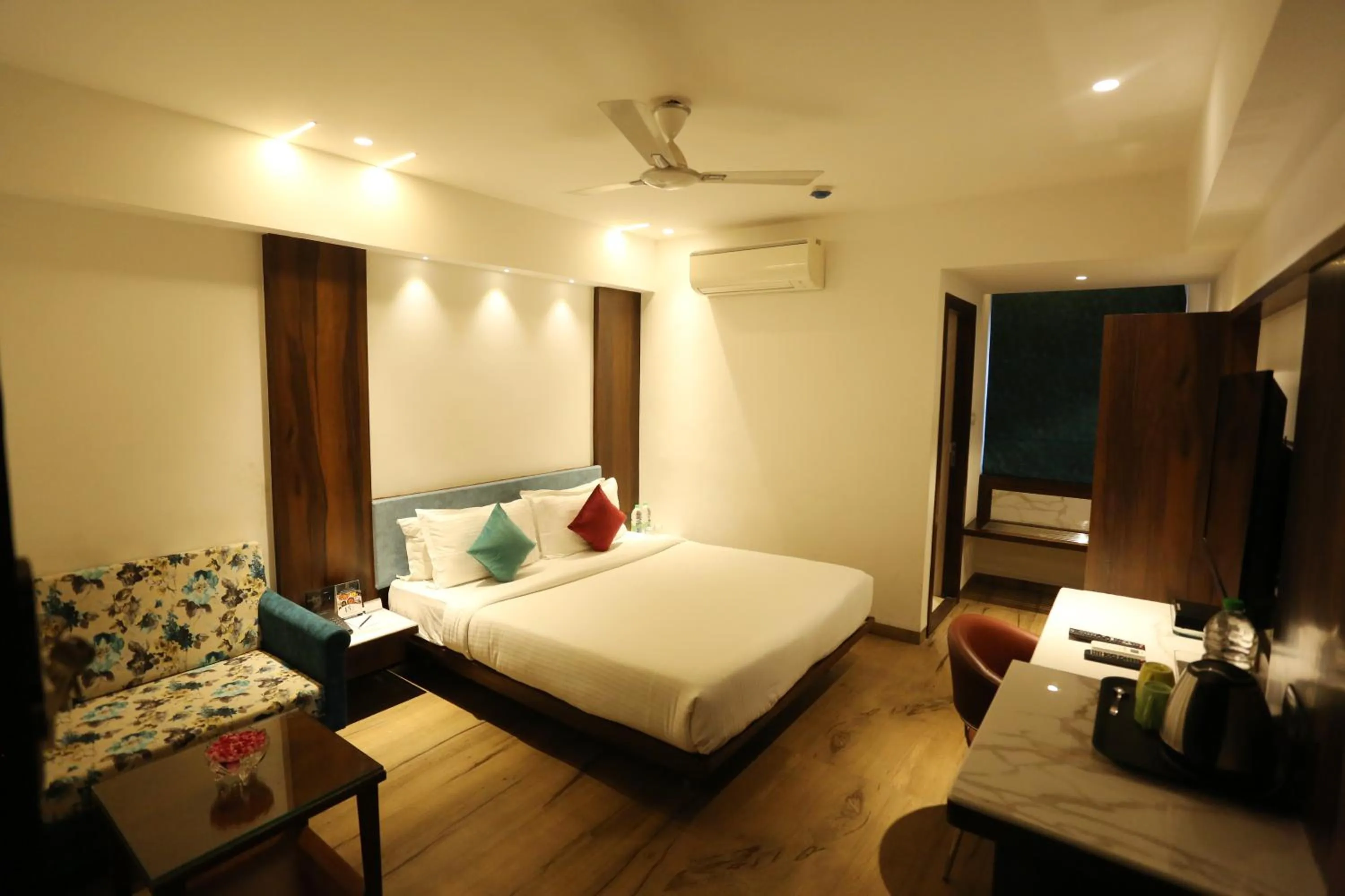 Bedroom, Bed in Pravasa hotel Indore