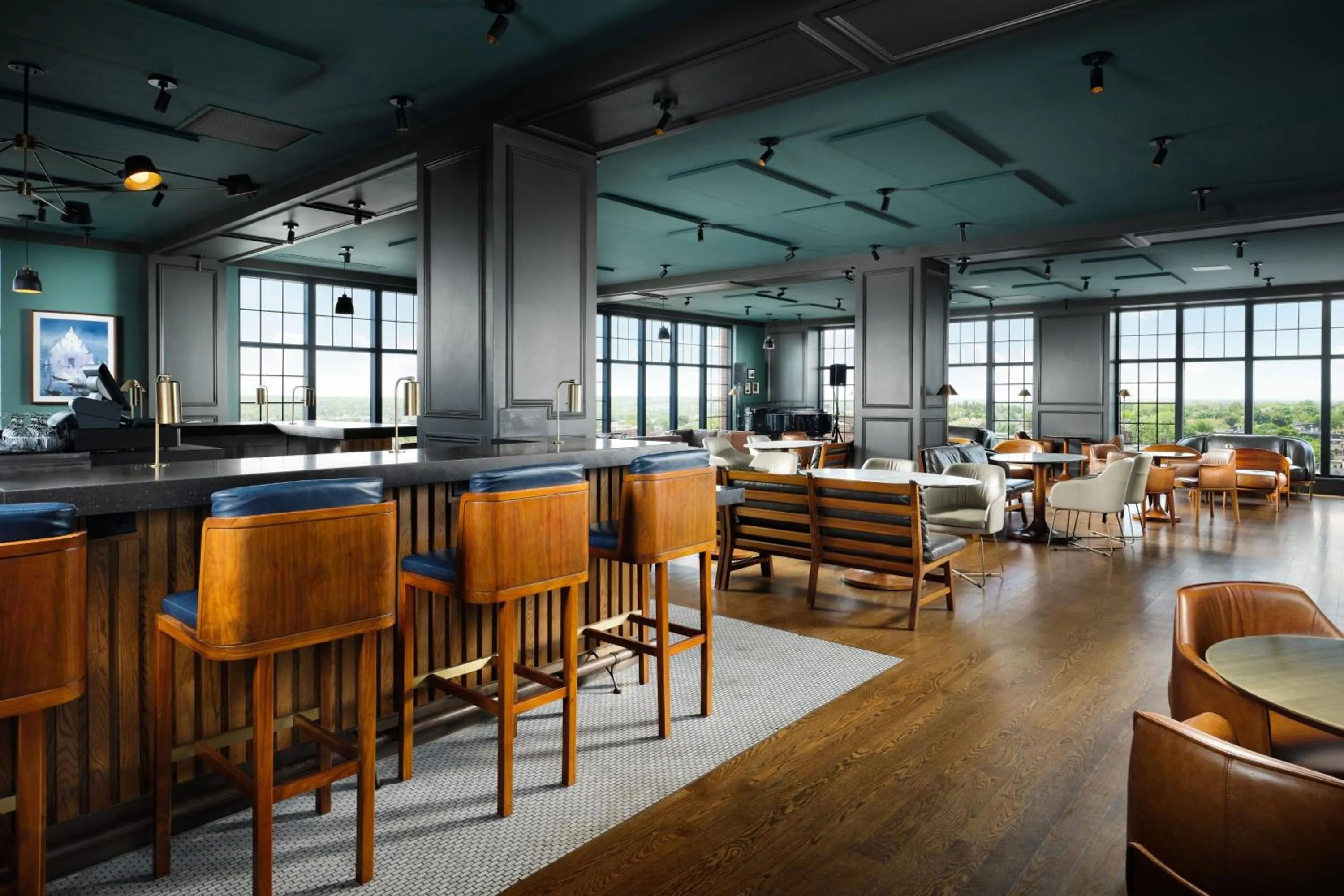 Lounge or bar in The Westin Portland Harborview