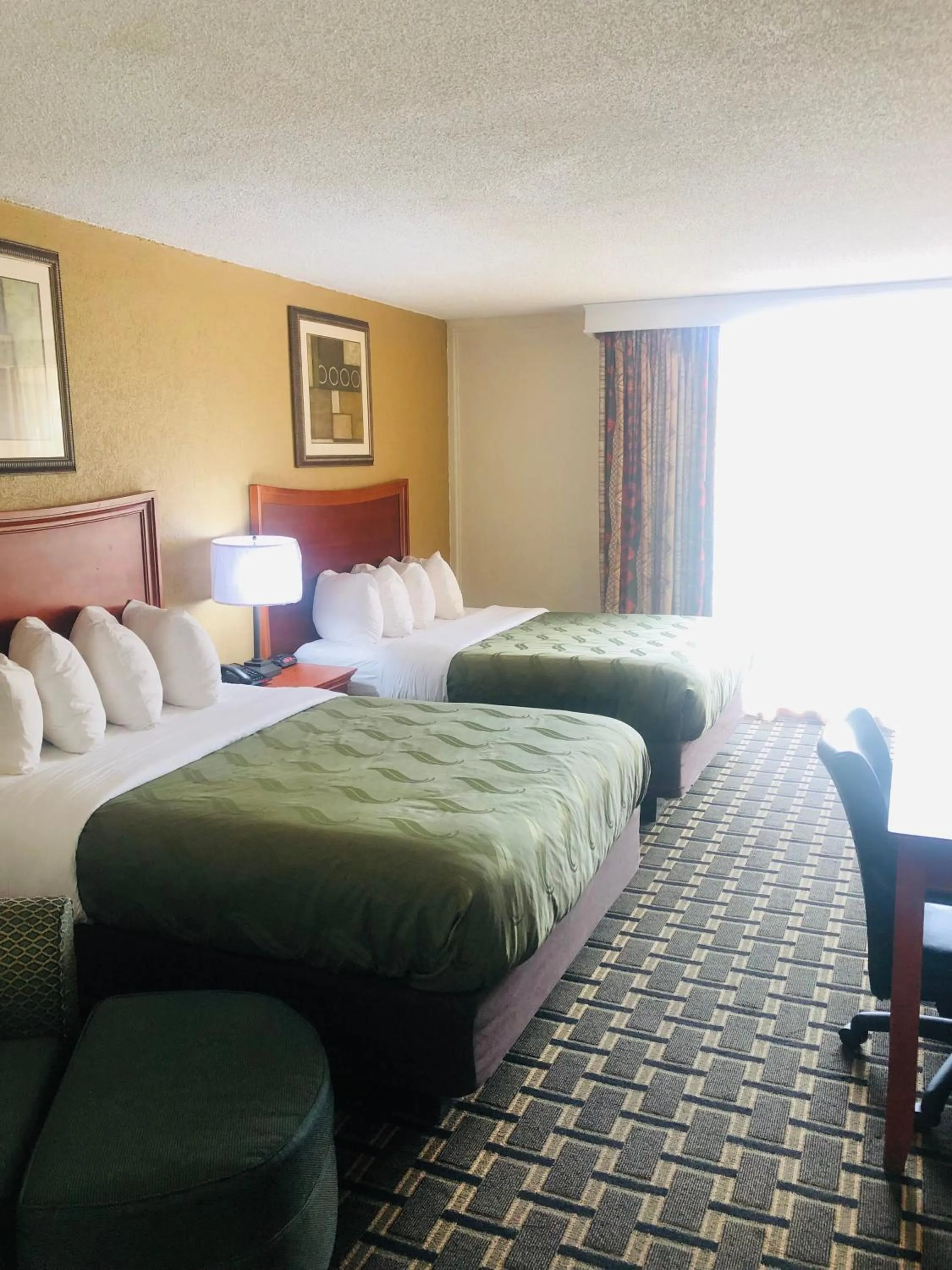 Bed in Quail Inn and Suites - Myrtle Beach