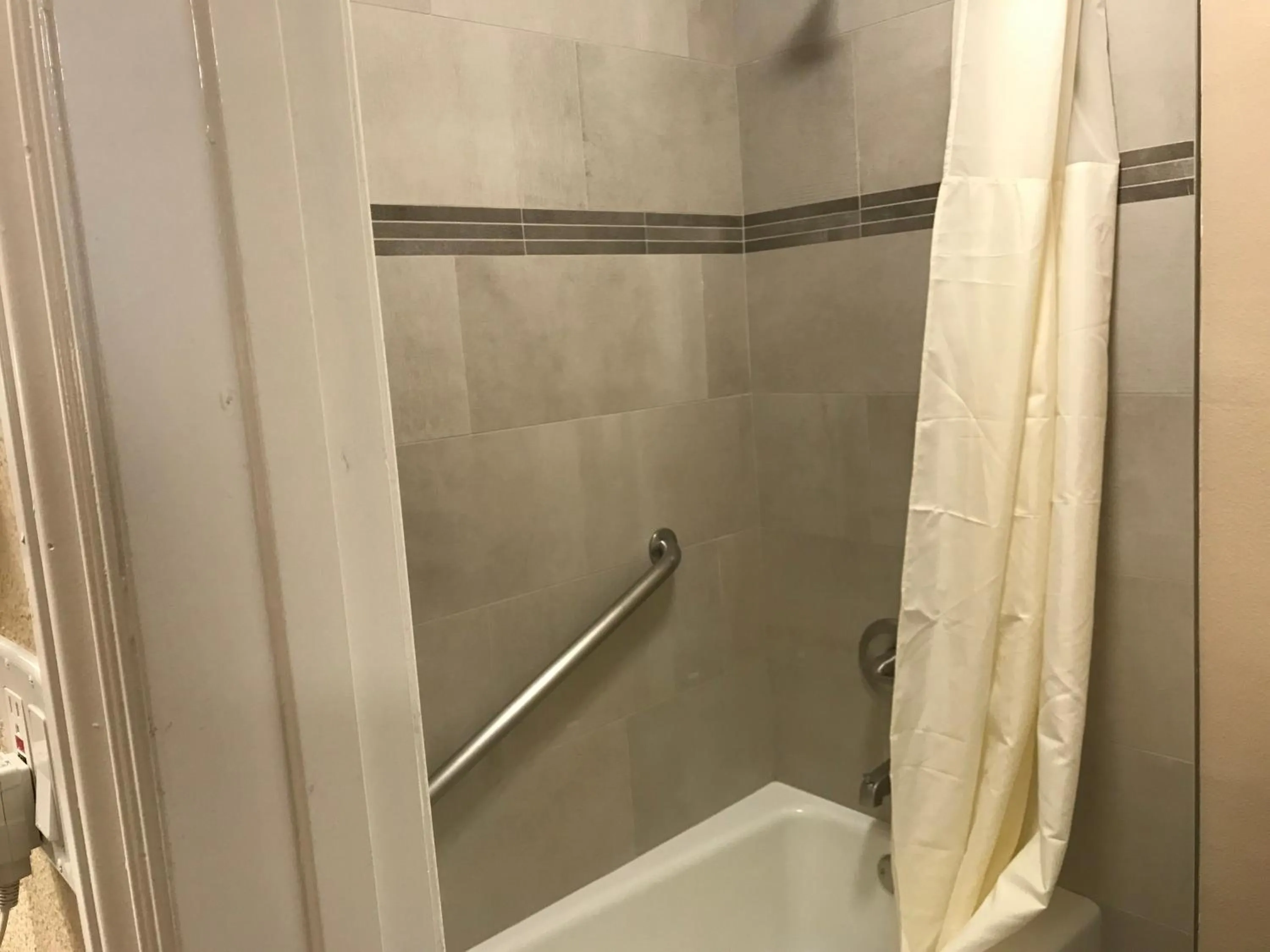 Bathroom in Abby's Anaheimer Inn - Across Disneyland Park