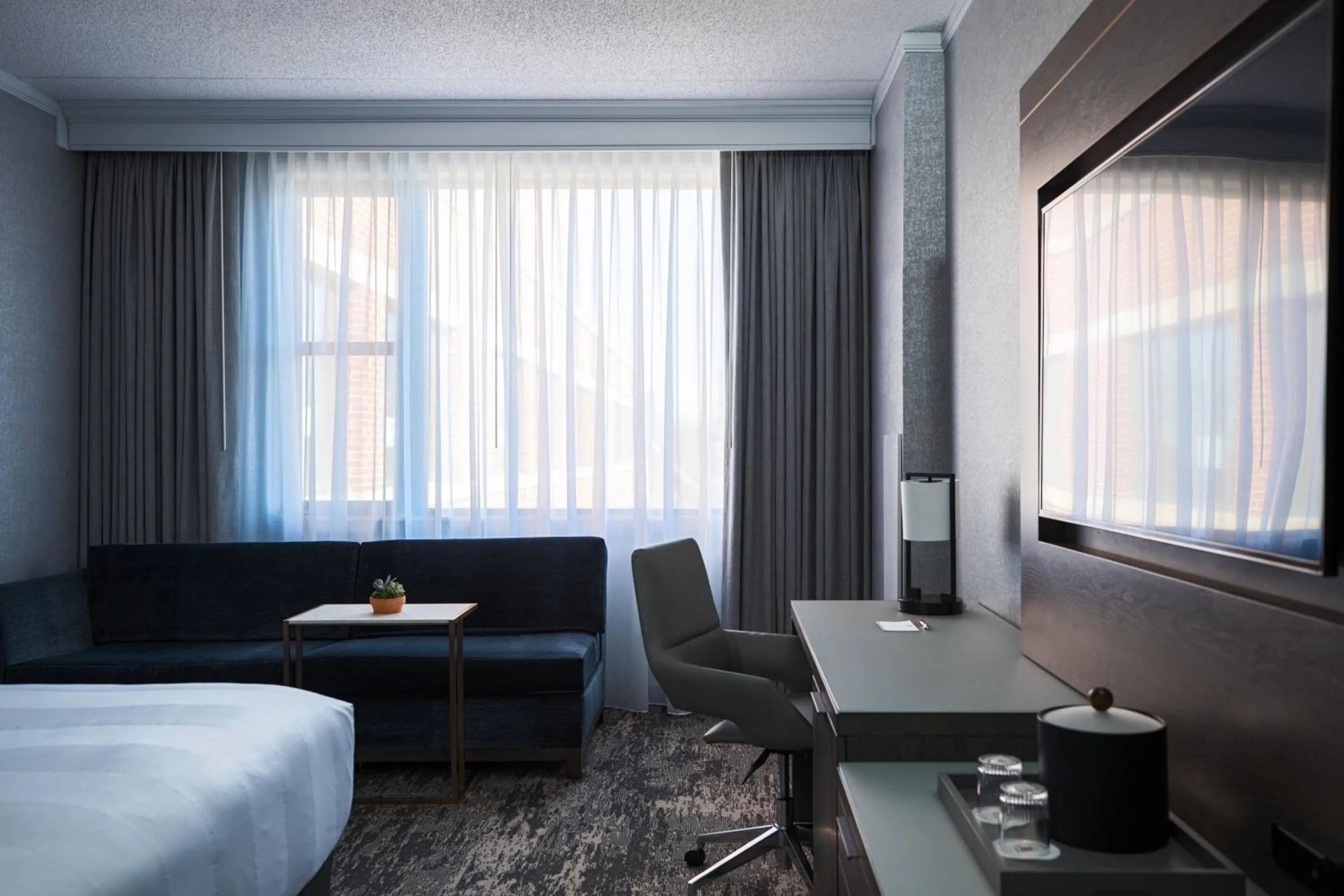 Bed in Courtyard by Marriott Chicago at Medical District-UIC