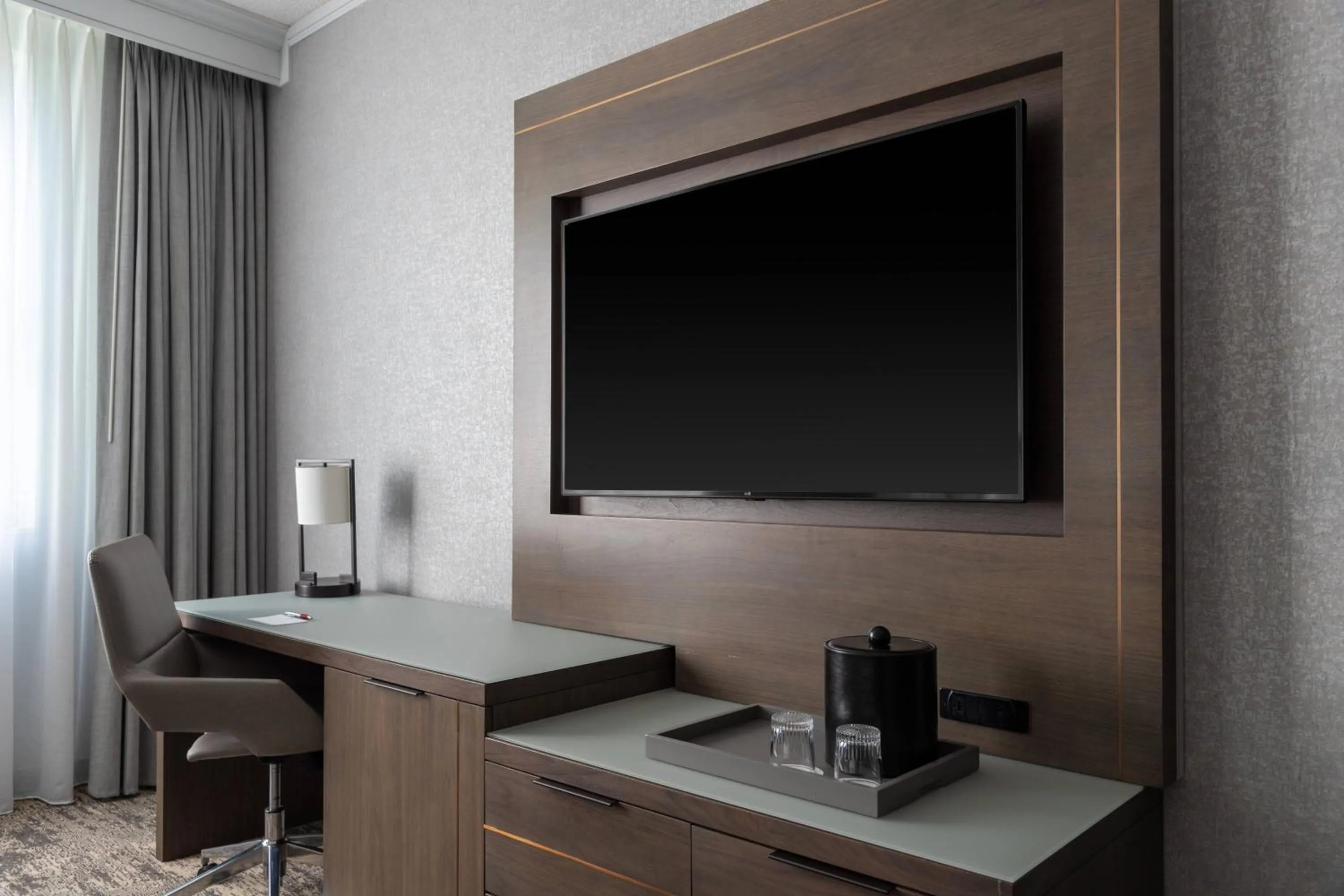 TV and multimedia in Courtyard by Marriott Chicago at Medical District-UIC
