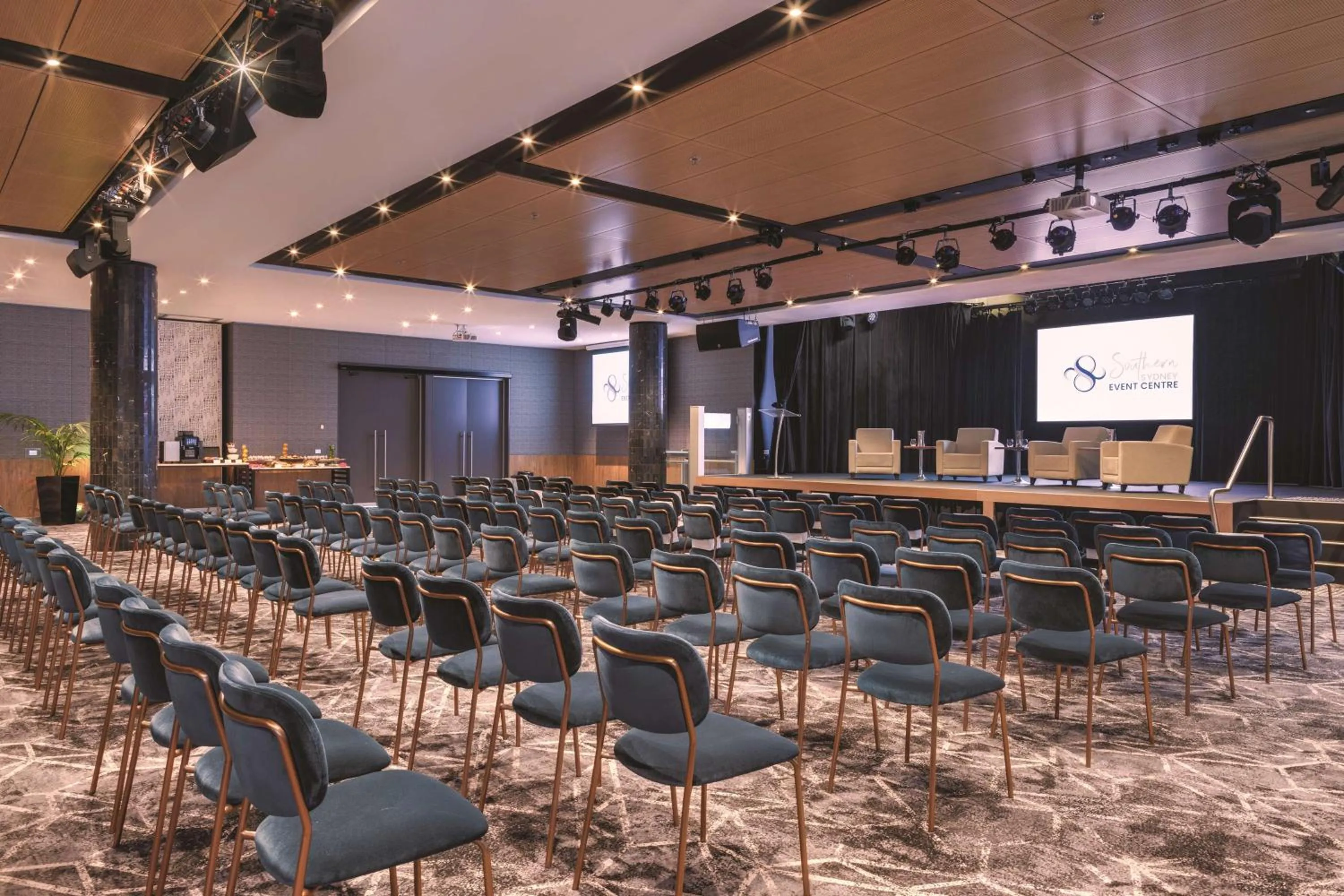 Photo of the whole room in Travelodge Hotel Hurstville Sydney