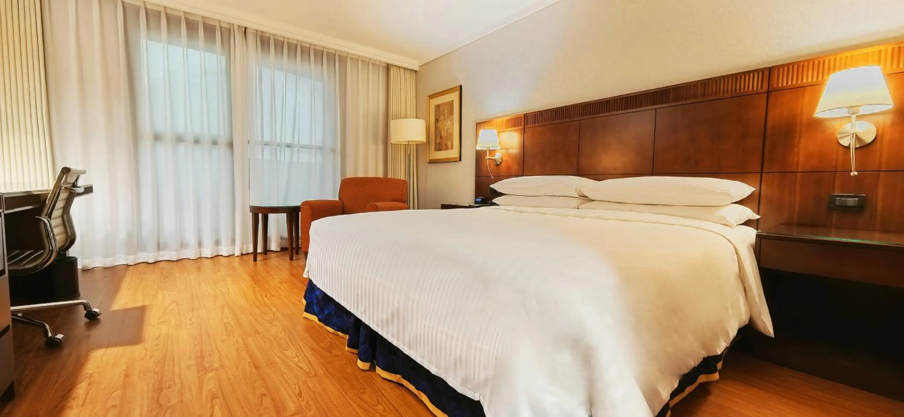 Bedroom in Courtyard By Marriott Shanghai Pudong