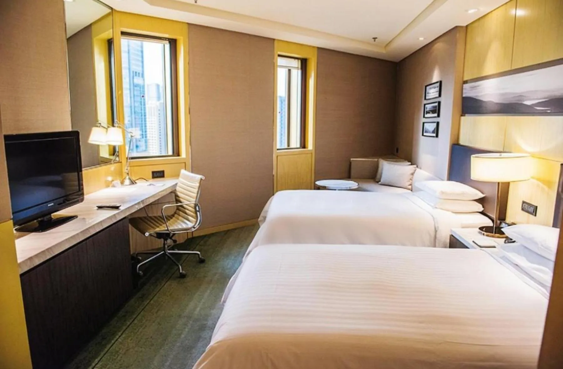 Bedroom in Courtyard By Marriott Shanghai Pudong