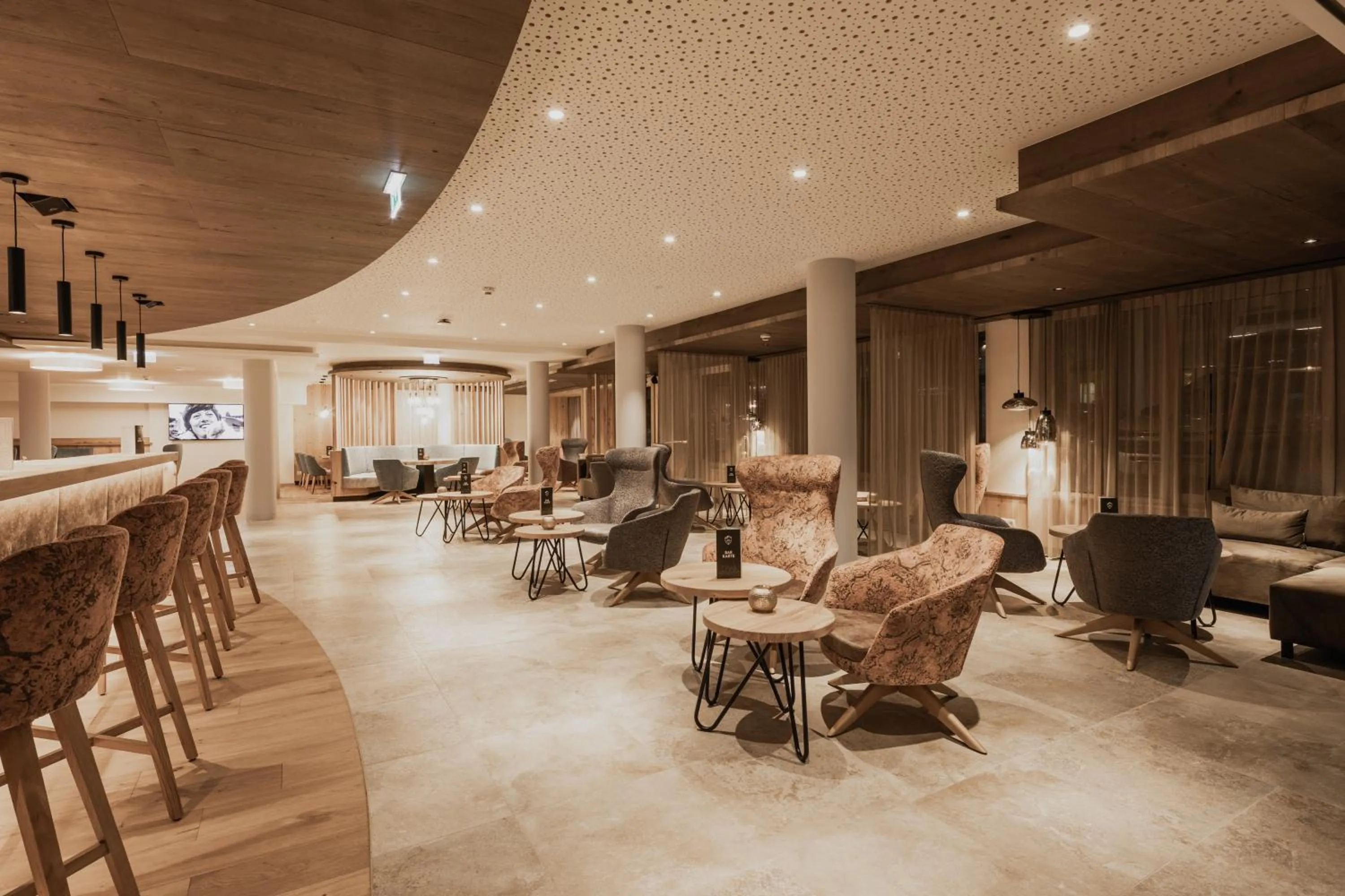 Lounge or bar in FIRSTpeak Zauchensee