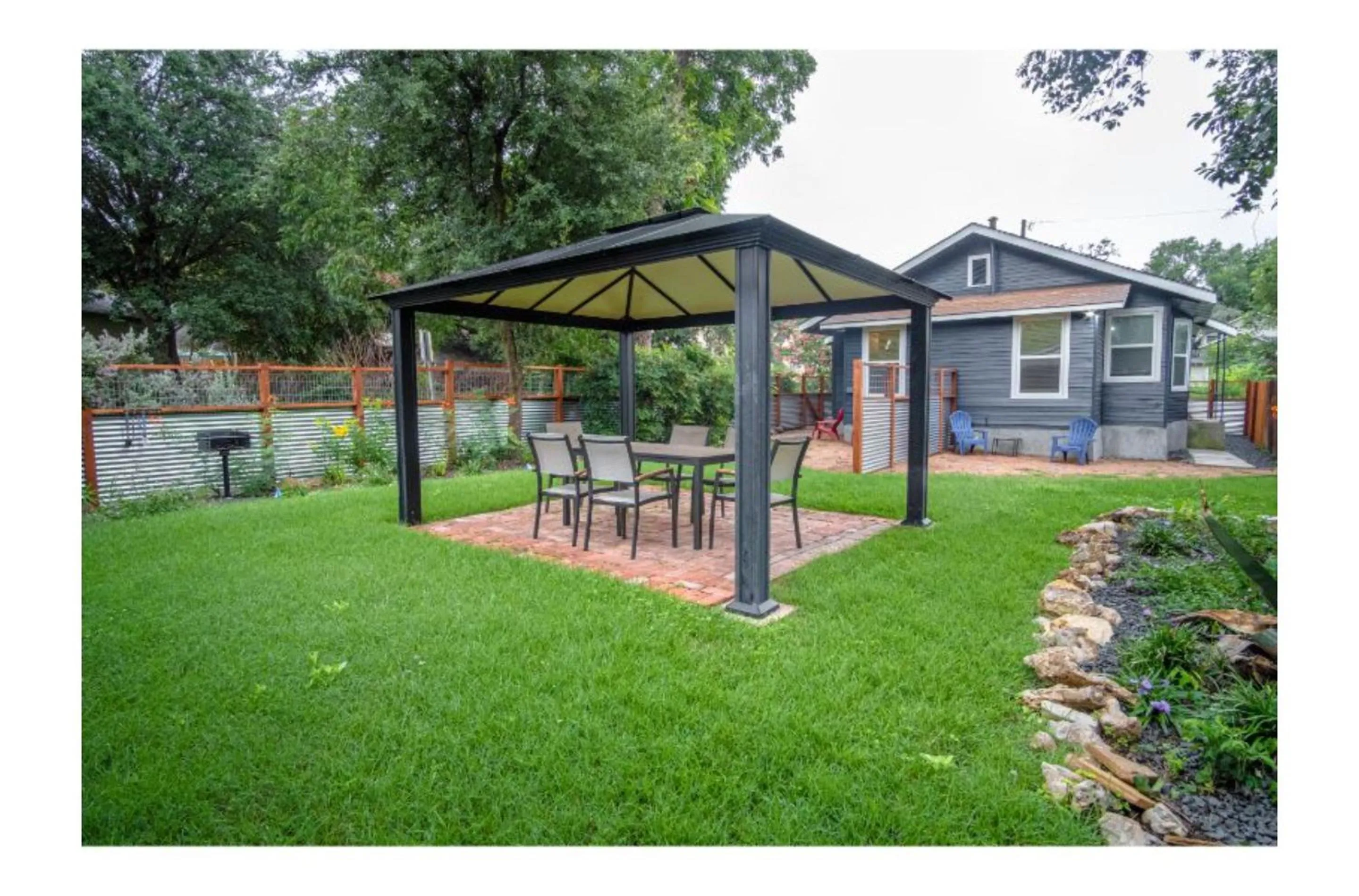 Patio in Remodeled Modern 1BR1BA Apt Near Downtown, 5min Pearl