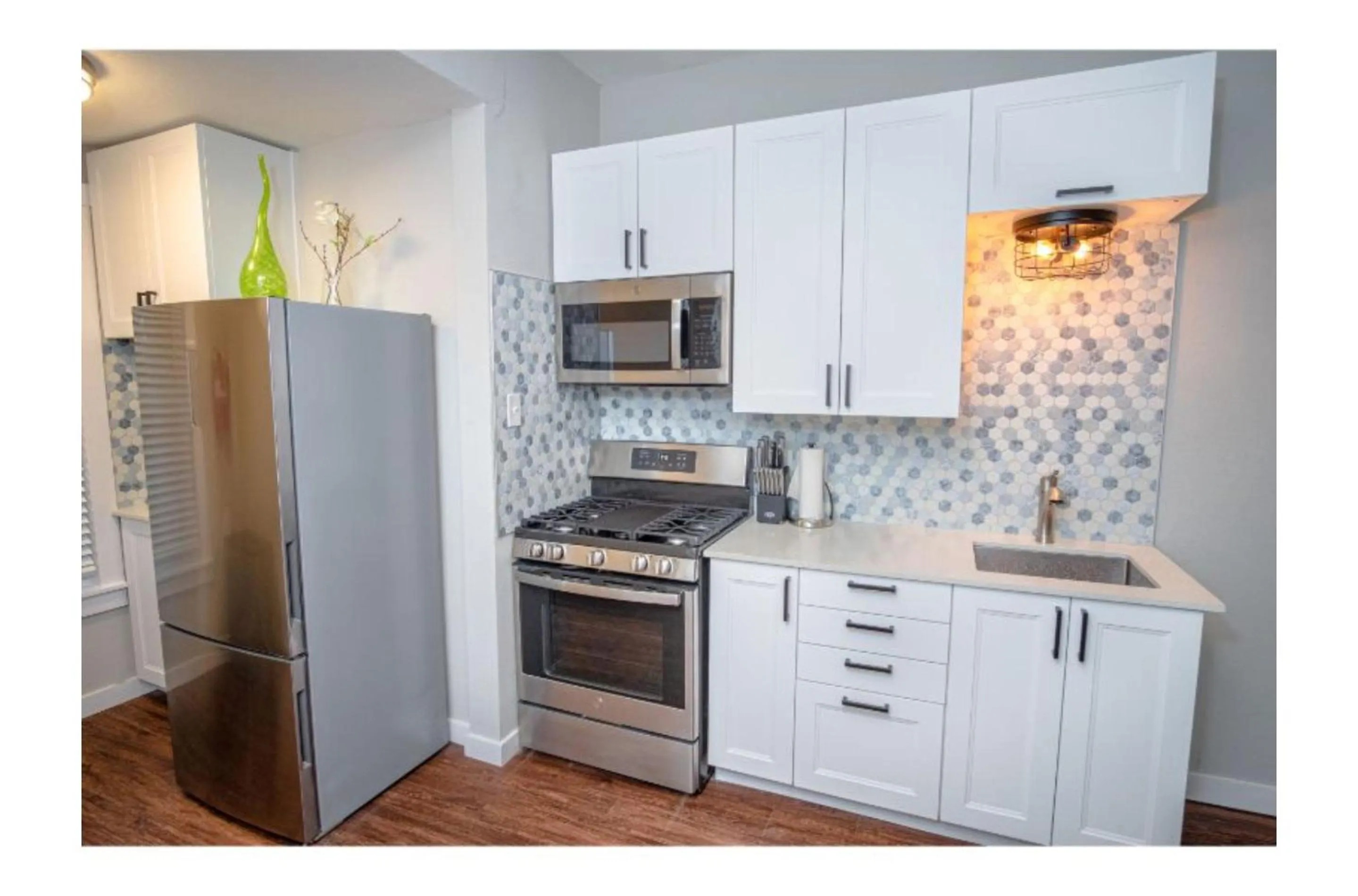 Kitchen or kitchenette in Remodeled Modern 1BR1BA Apt Near Downtown, 5min Pearl