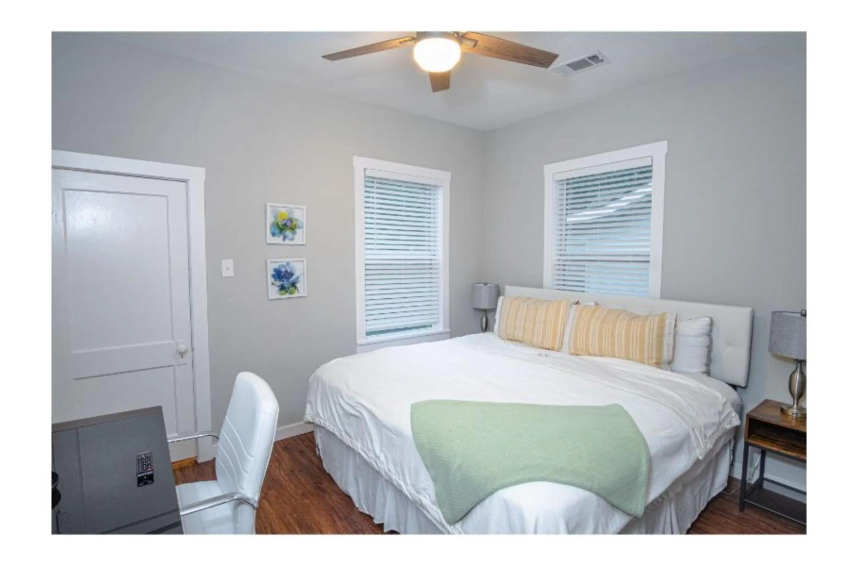 Bed in Remodeled Modern 1BR1BA Apt Near Downtown, 5min Pearl
