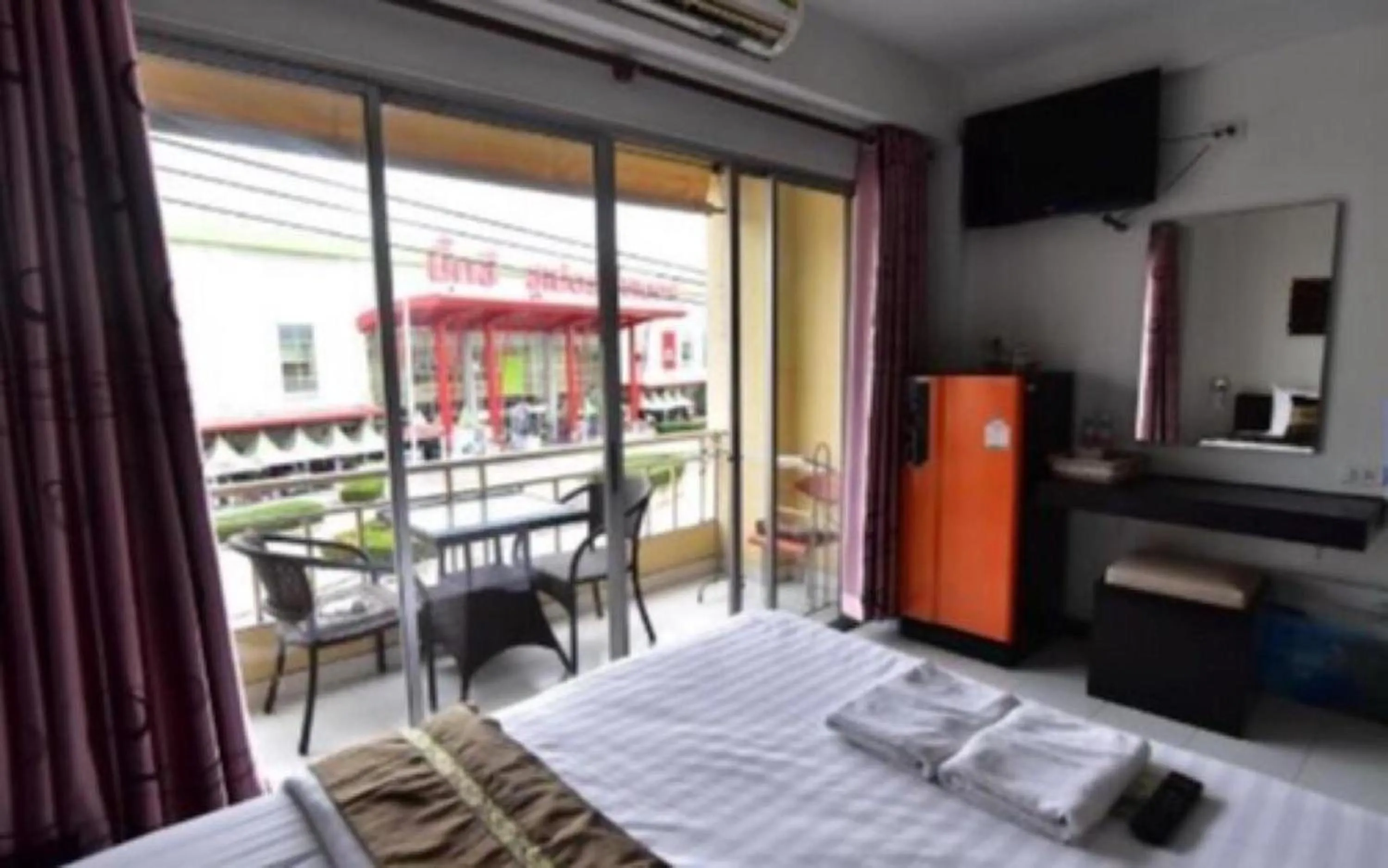 Balcony/Terrace, Bed in The CK Residence Pattaya