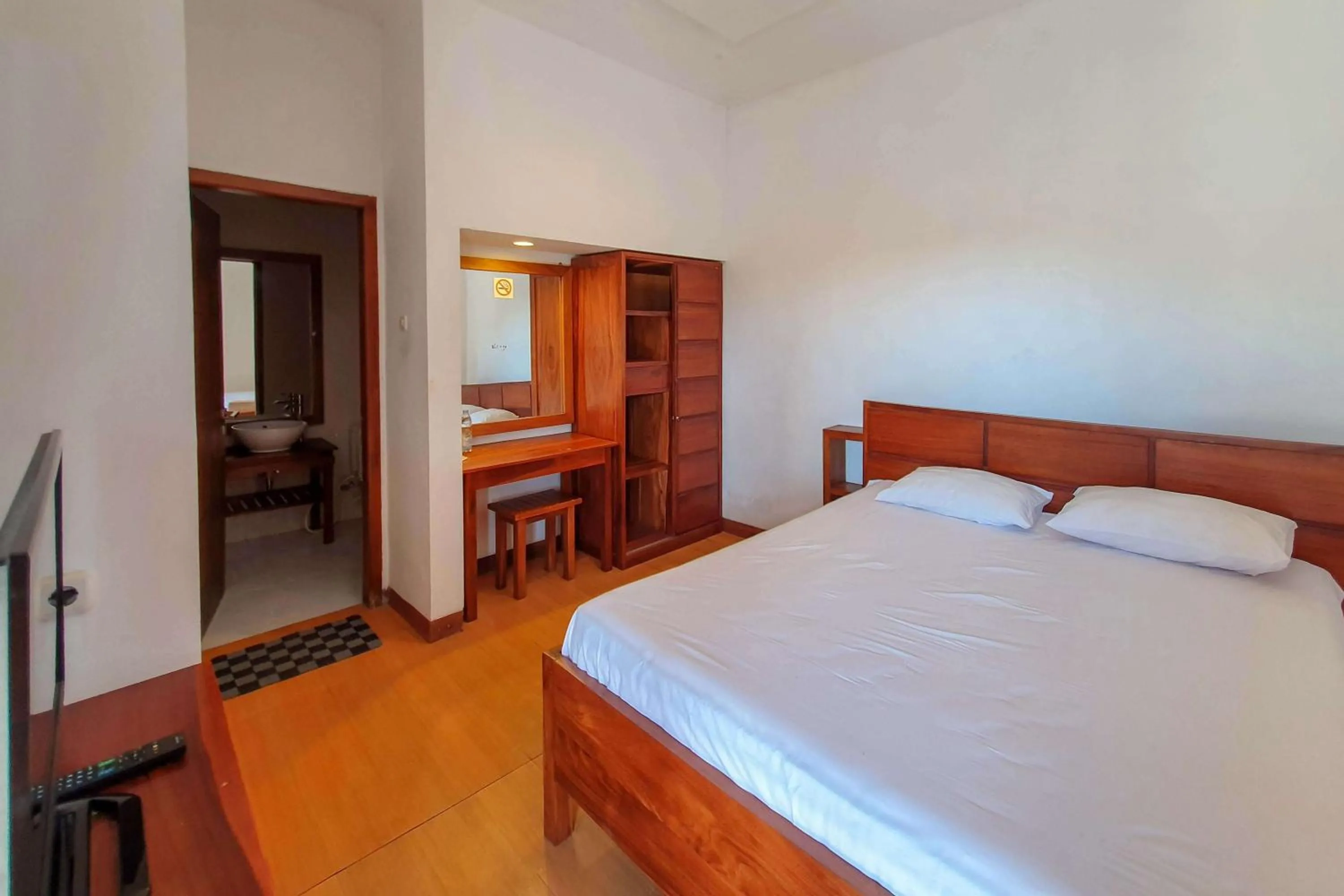 Bed in Rumah Eyang Tardjo Syariah Mitra RedDoorz