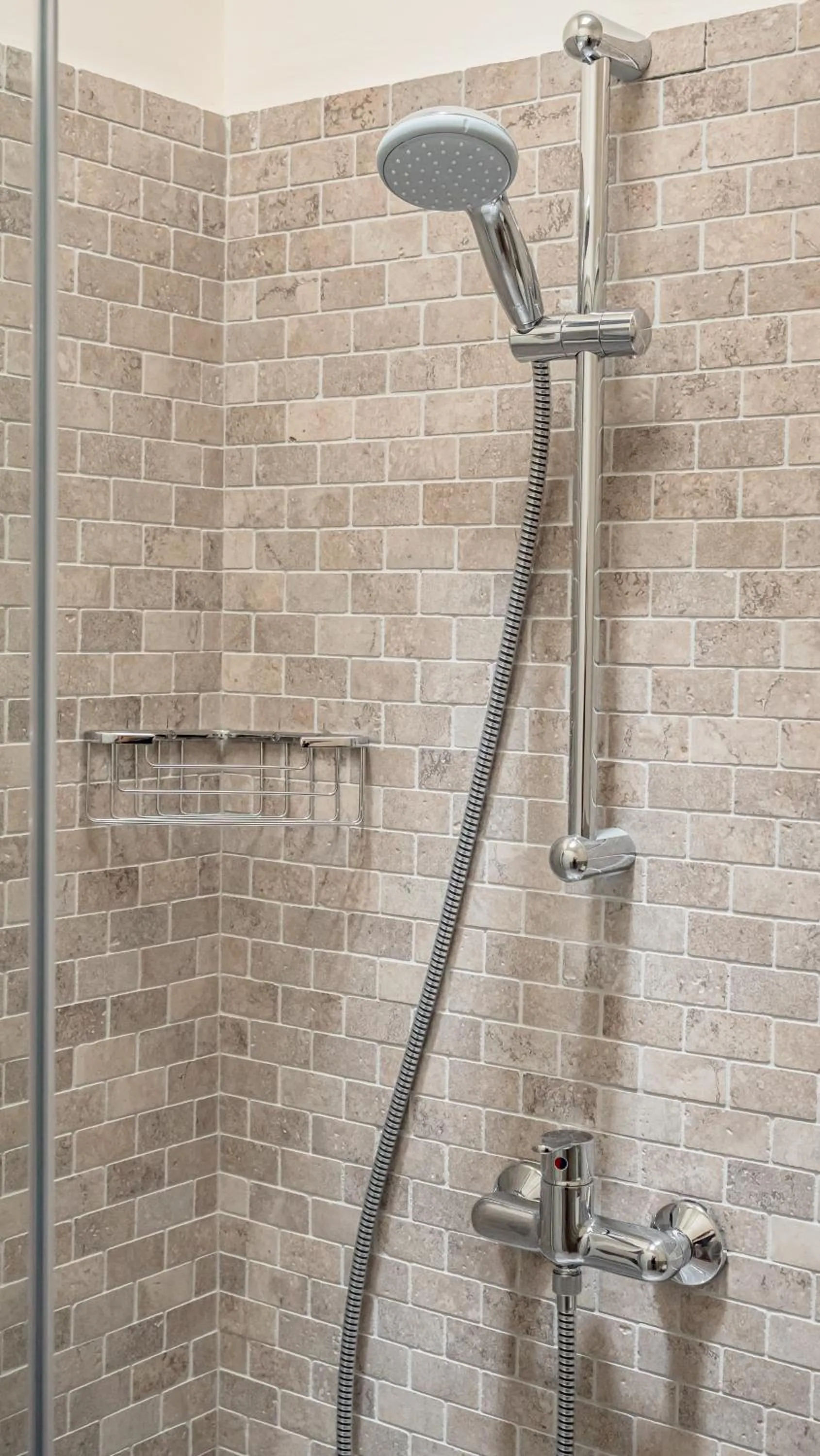 Shower in Palazzo dei Pavoni, Relais di Charme