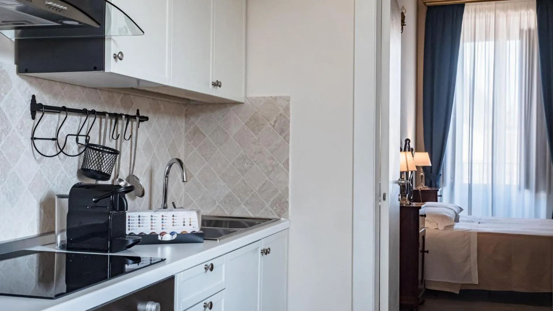 Kitchen or kitchenette, Bed in Palazzo dei Pavoni, Relais di Charme