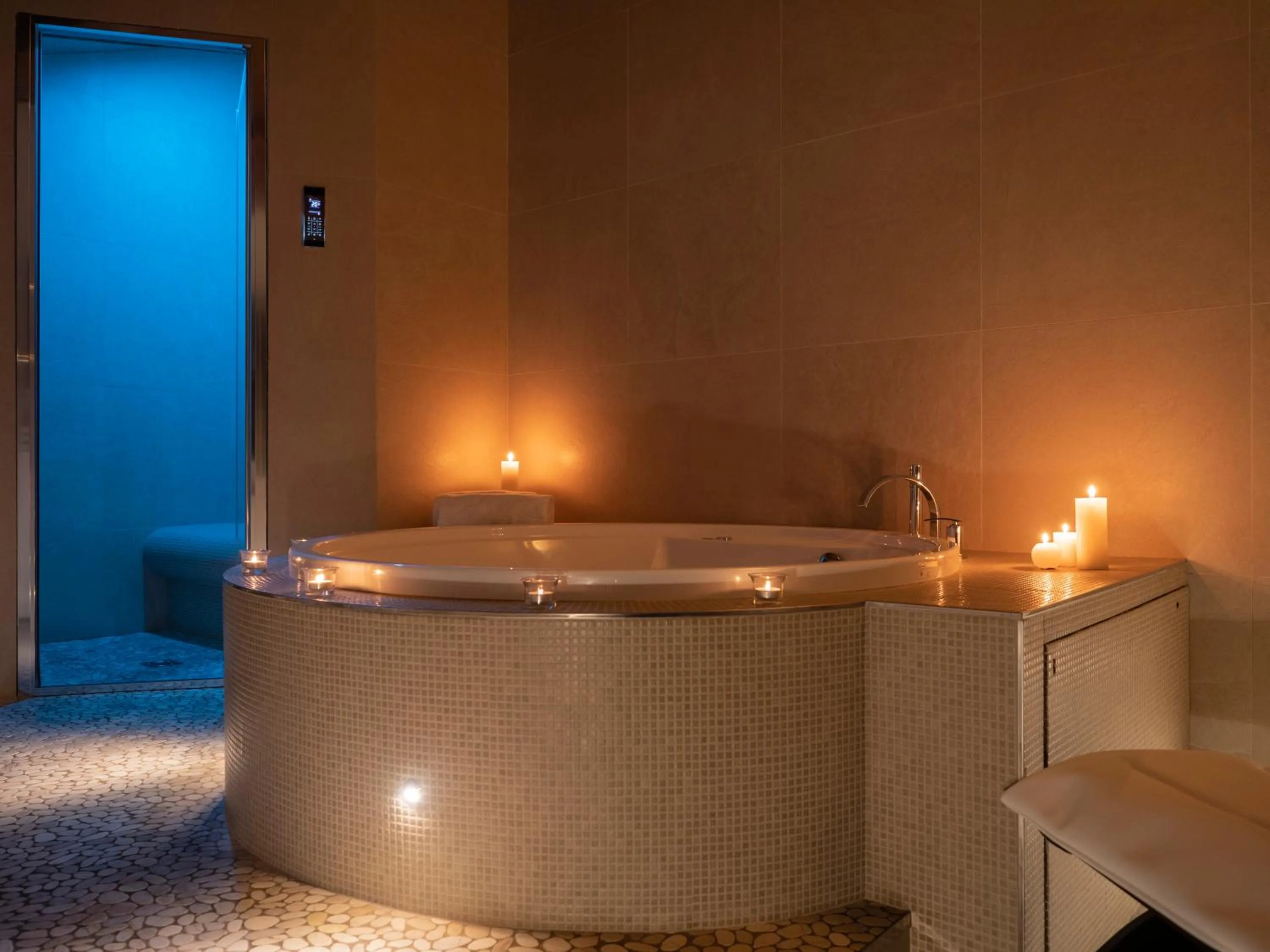 Hot Tub in Palazzo dei Pavoni, Relais di Charme