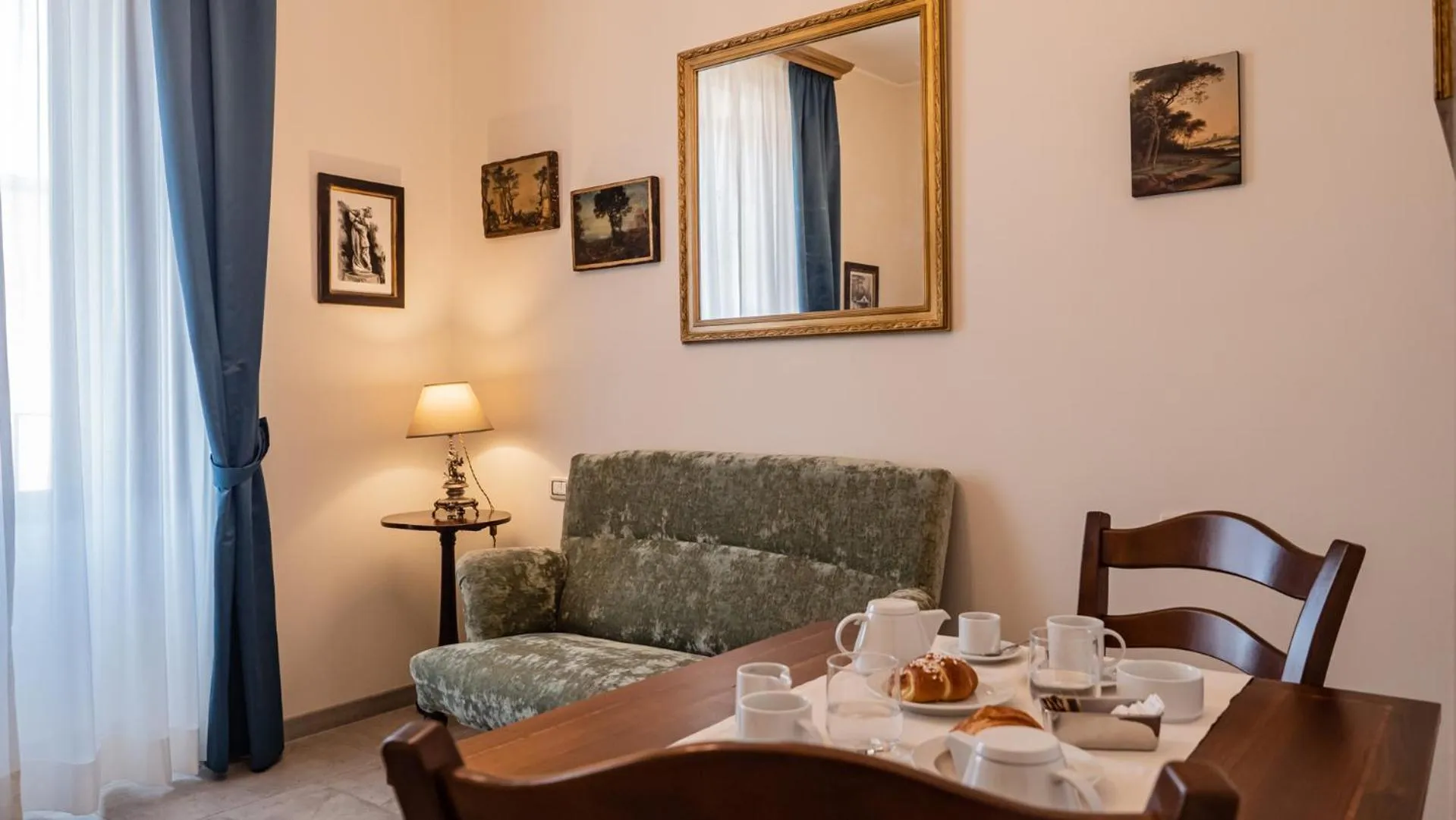 Living room in Palazzo dei Pavoni, Relais di Charme