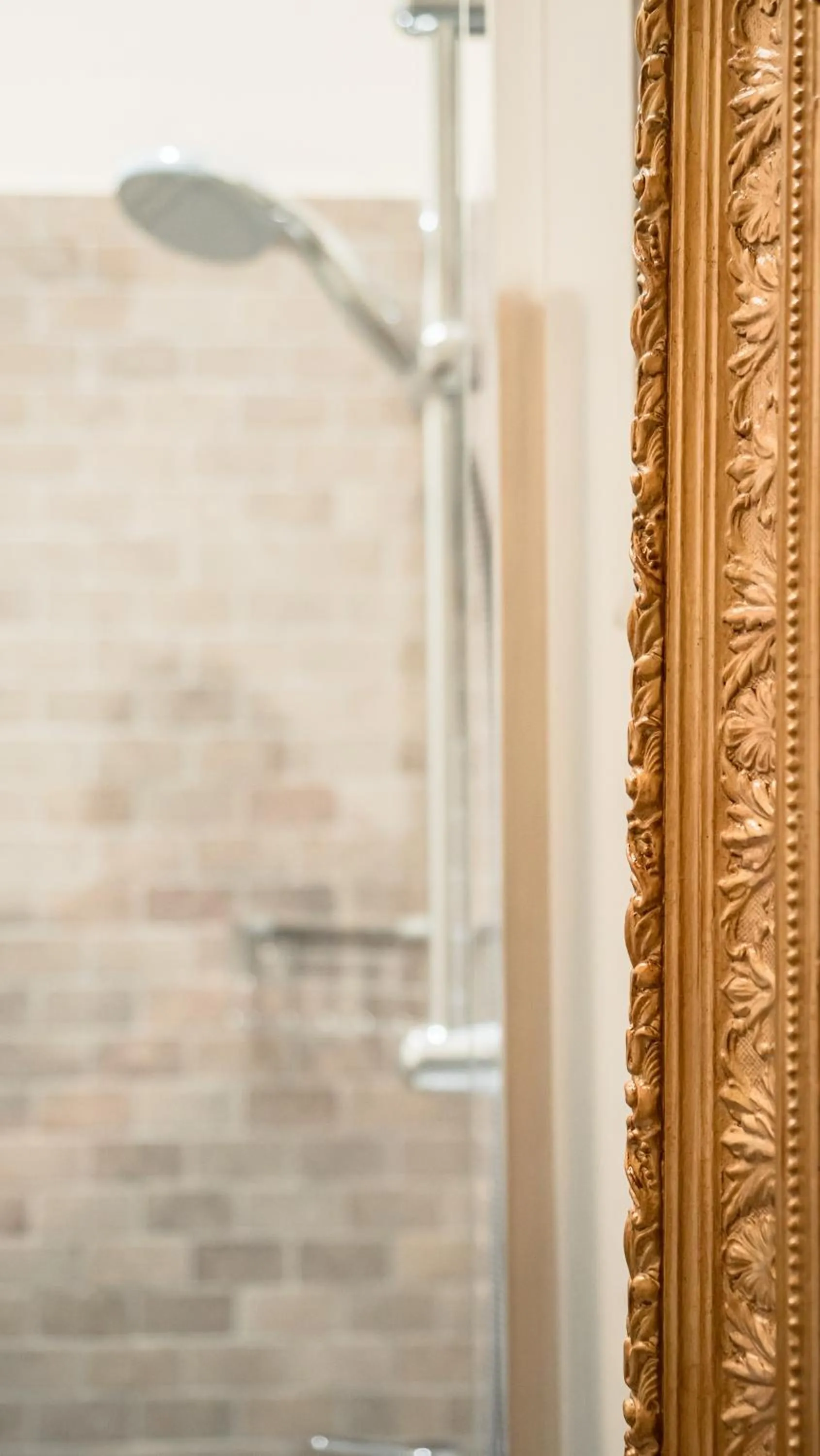 Shower in Palazzo dei Pavoni, Relais di Charme