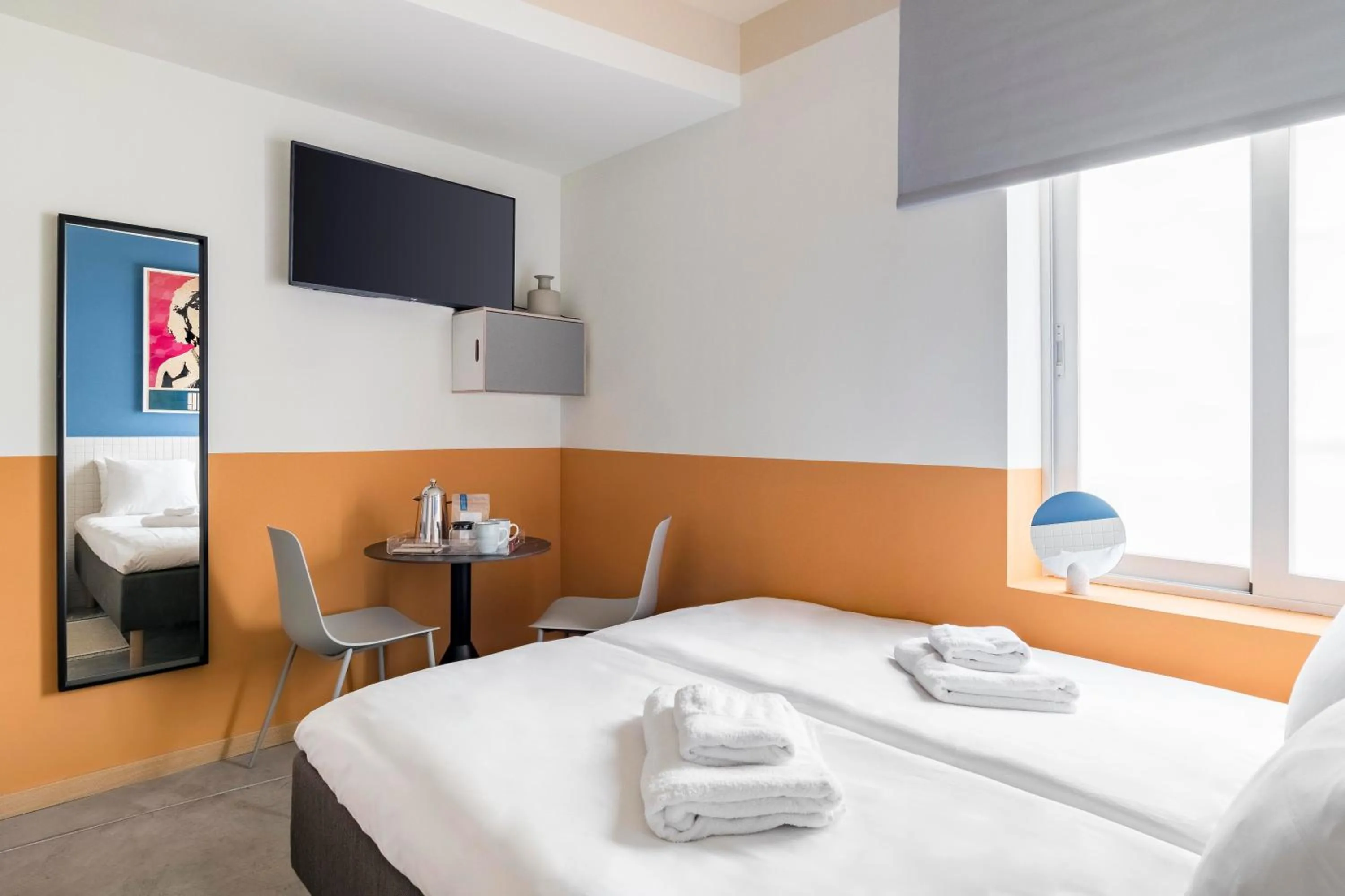 Bed in Bob W Madrid Chueca