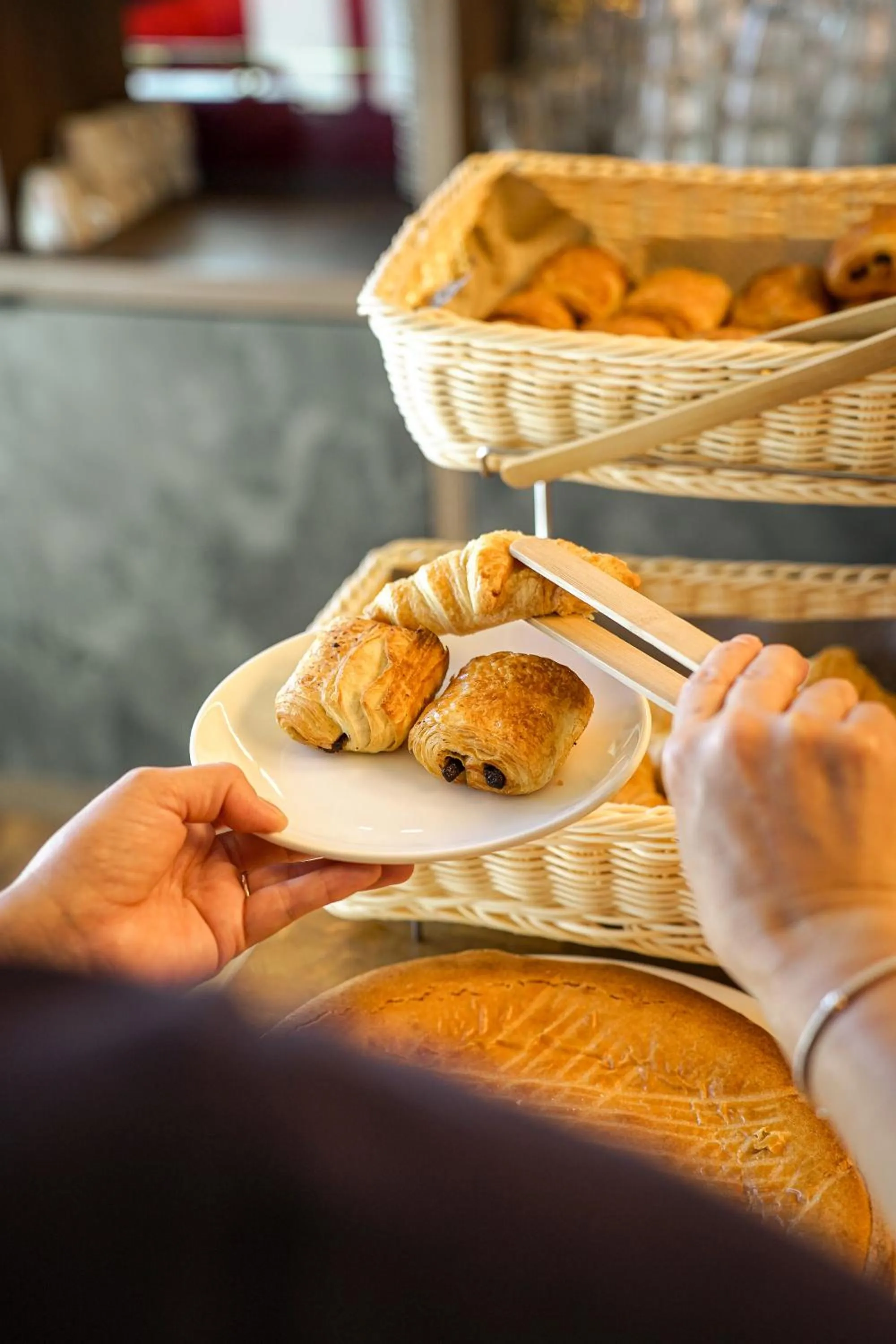 Breakfast in Best Western Plus Le Conquerant Rouen Nord