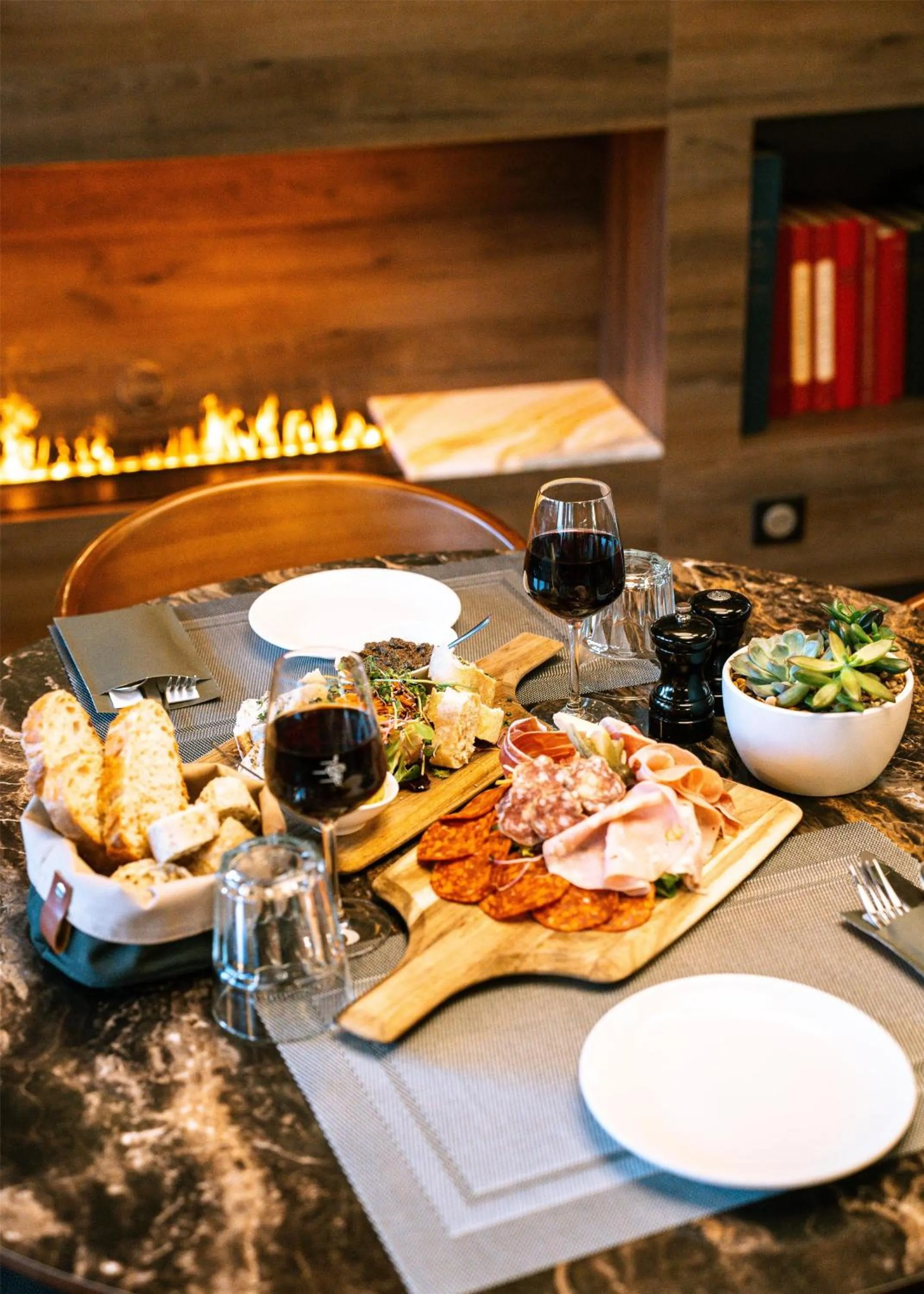 Food and drinks in Best Western Plus Le Conquerant Rouen Nord