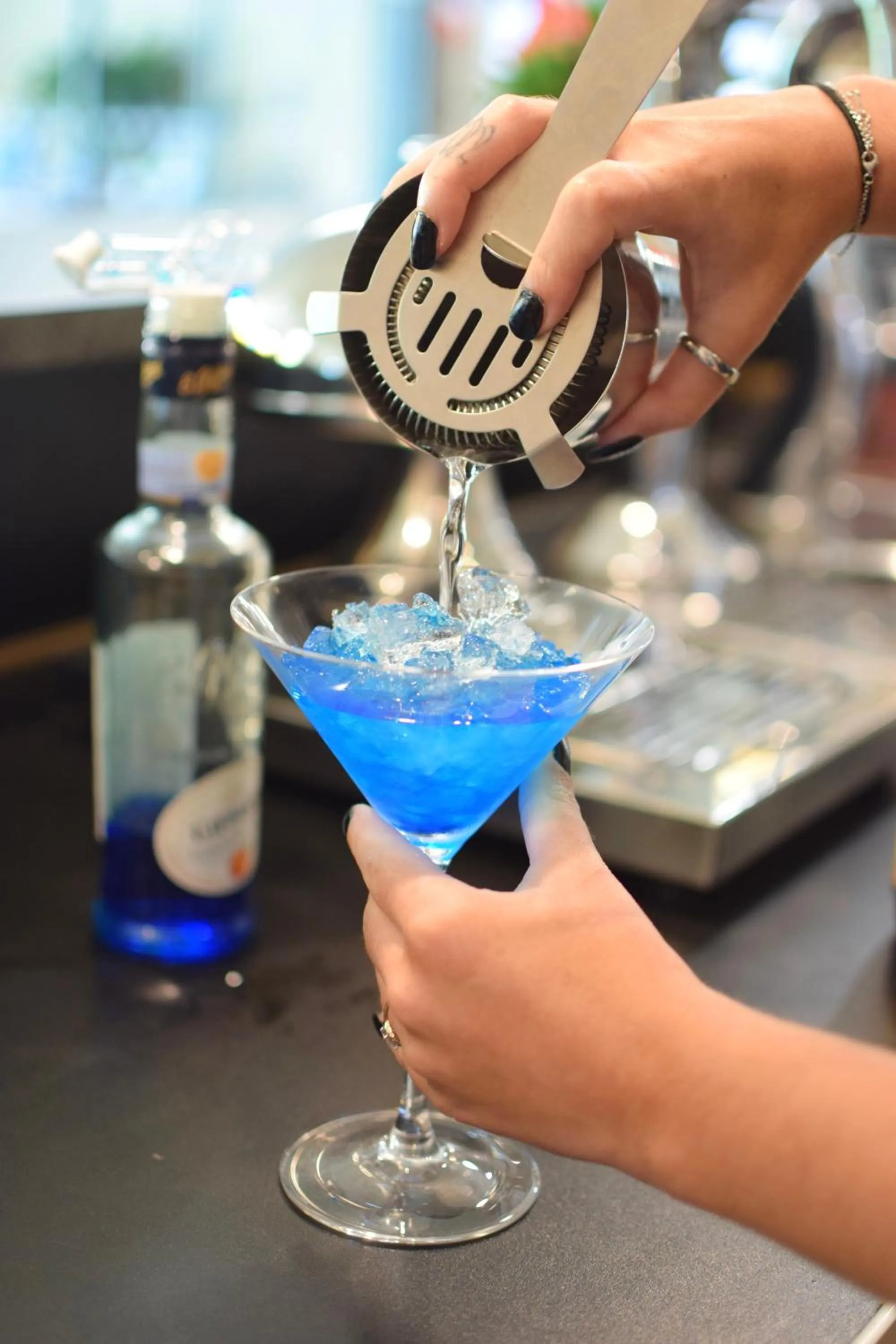 Lounge or bar in Best Western Plus Le Conquerant Rouen Nord