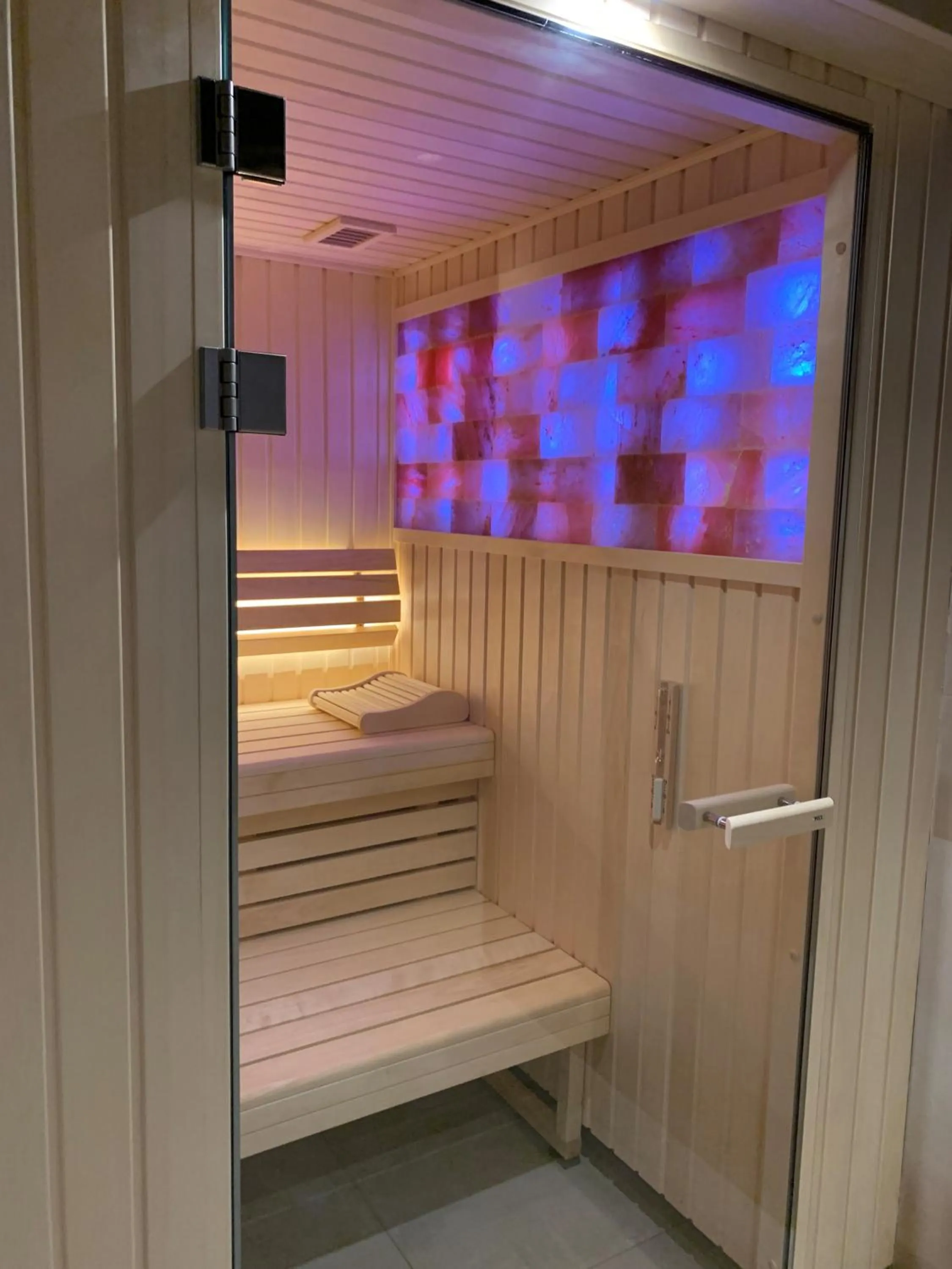 Sauna in Best Western Plus Le Conquerant Rouen Nord