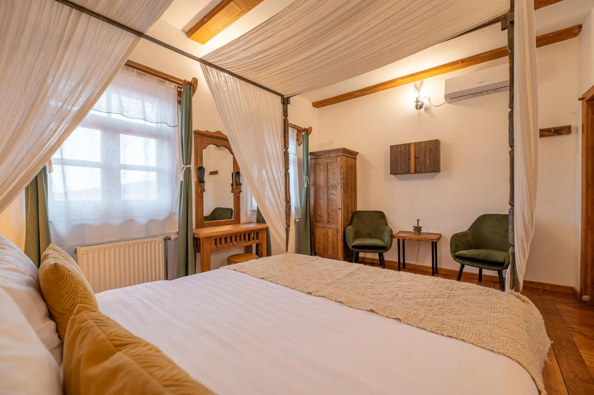 Photo of the whole room, Bed in Boutique Hotel von Graf
