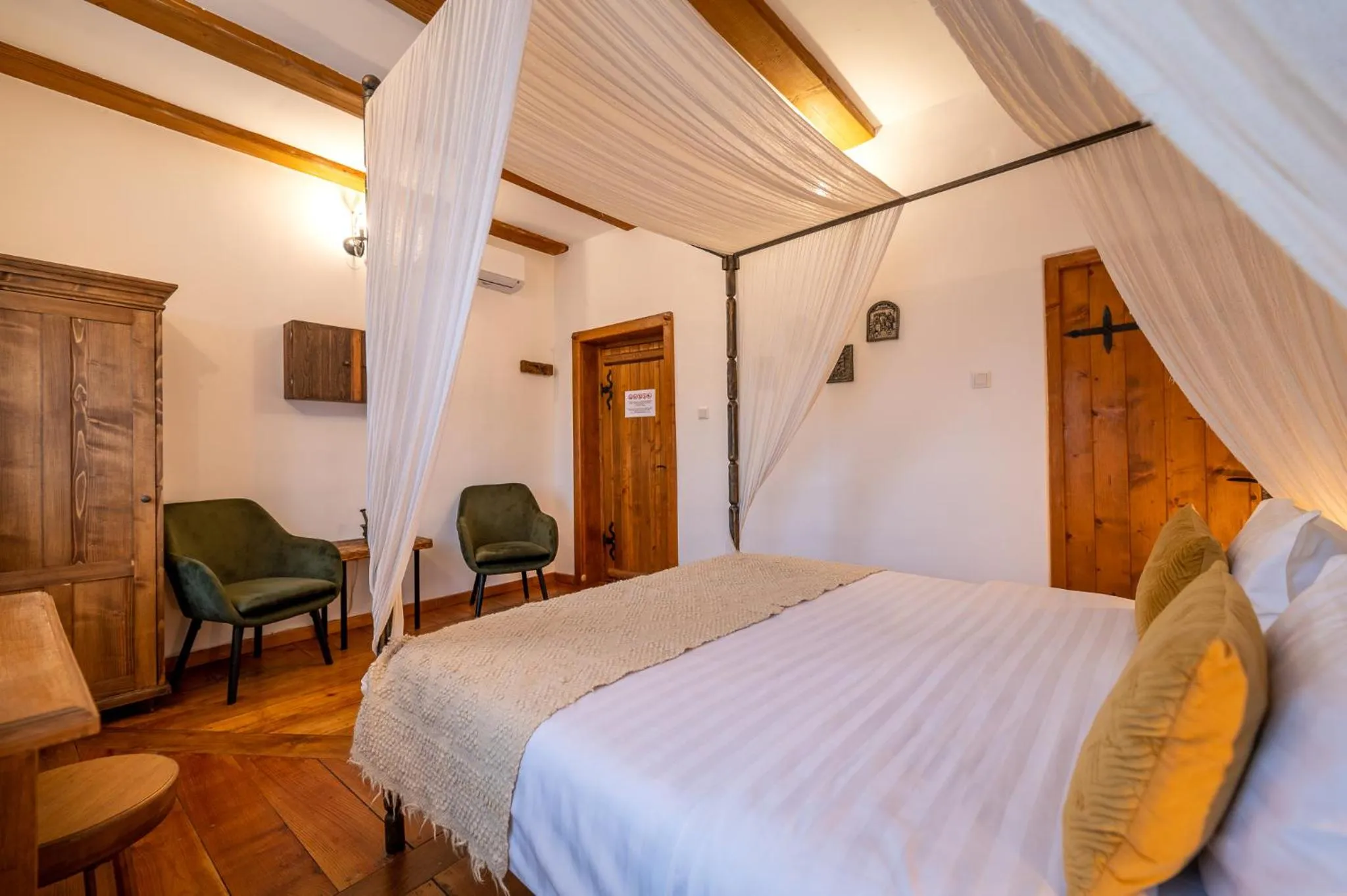 Photo of the whole room, Bed in Boutique Hotel von Graf