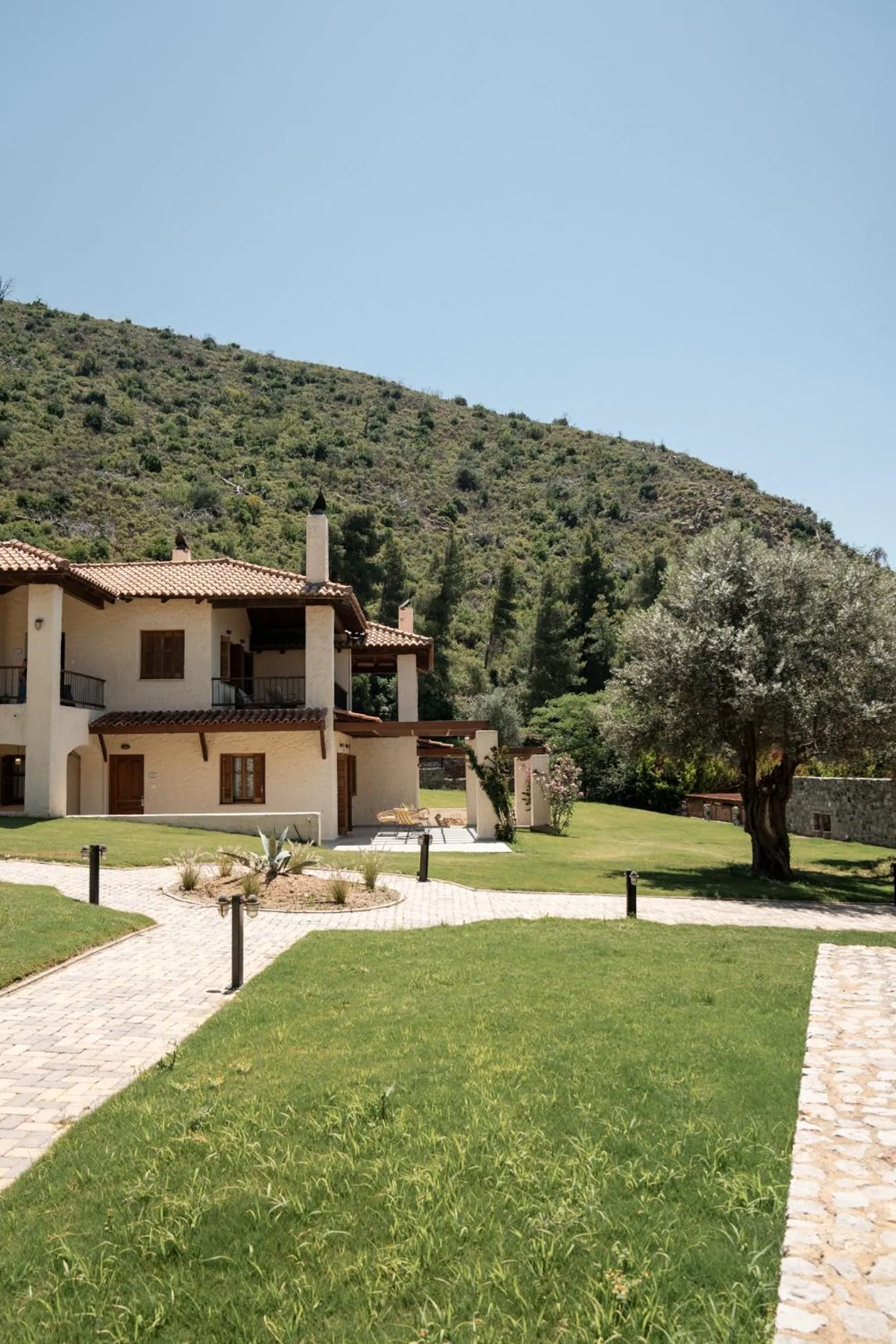 Property building in Kaminos Evia