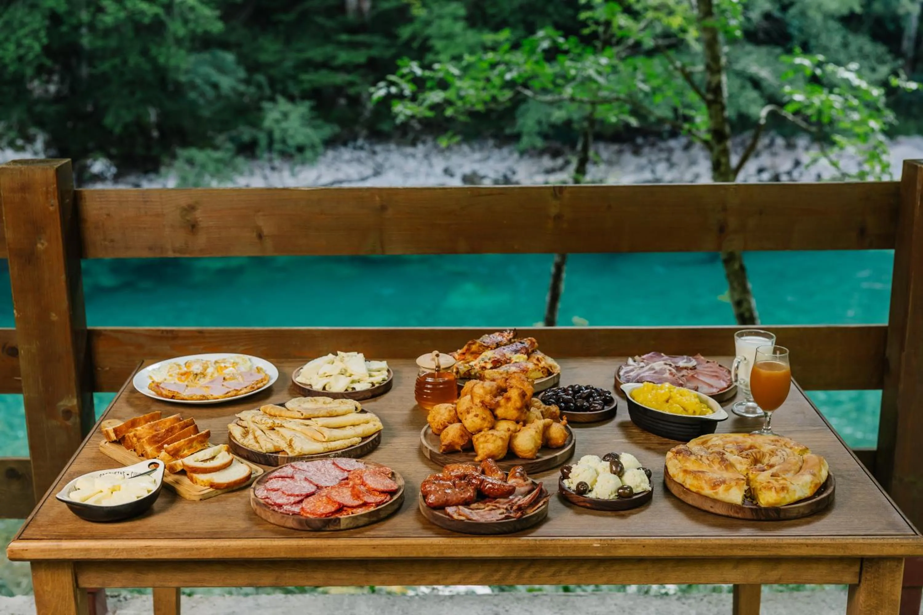 Food and drinks in Hotel Porto Tara