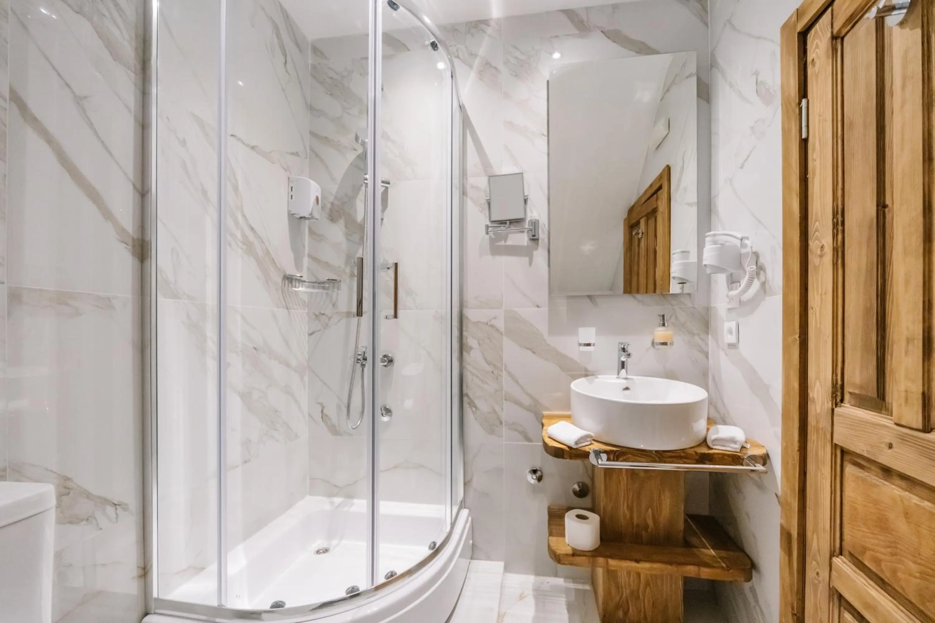 Shower in Hotel Porto Tara