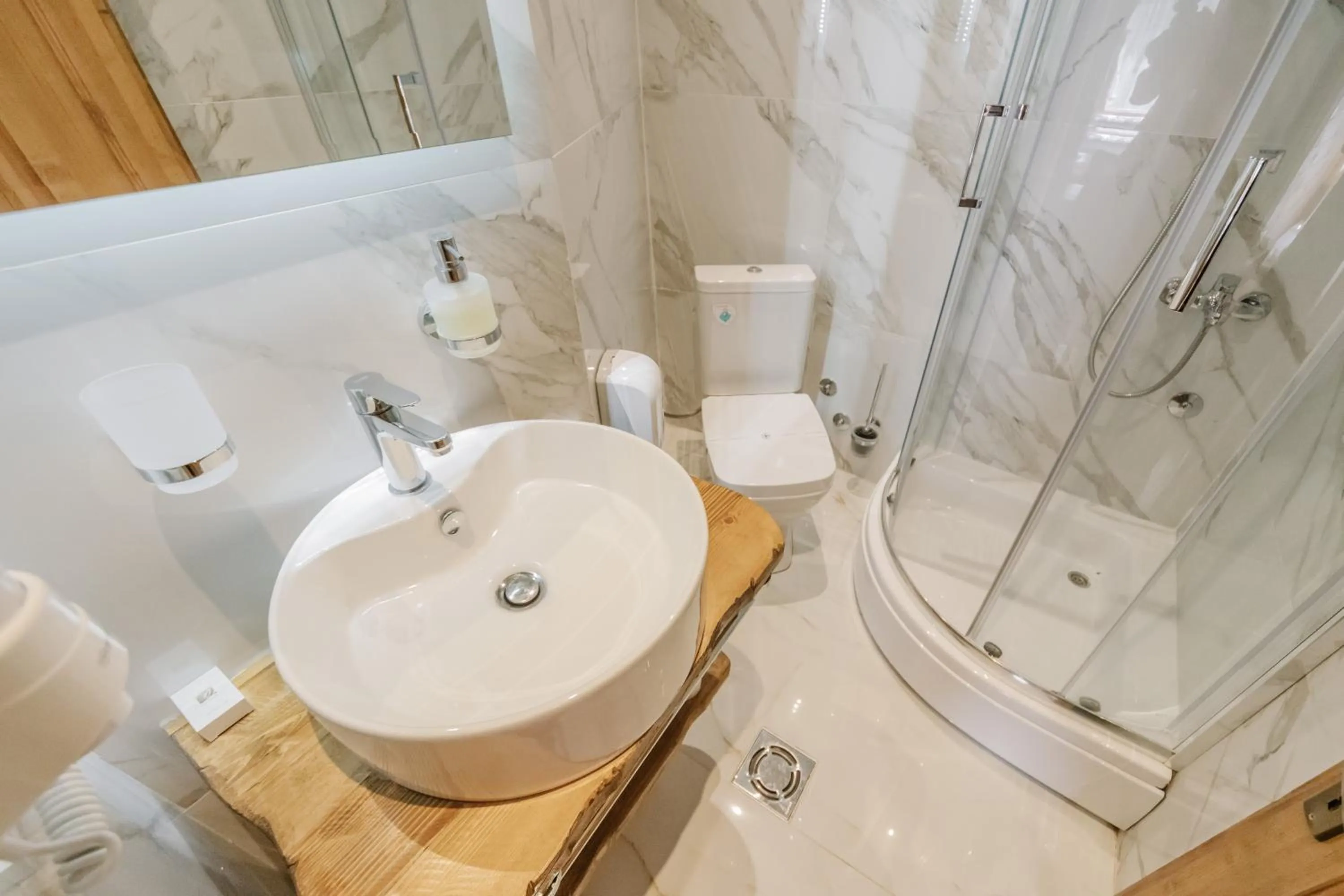 Shower in Hotel Porto Tara