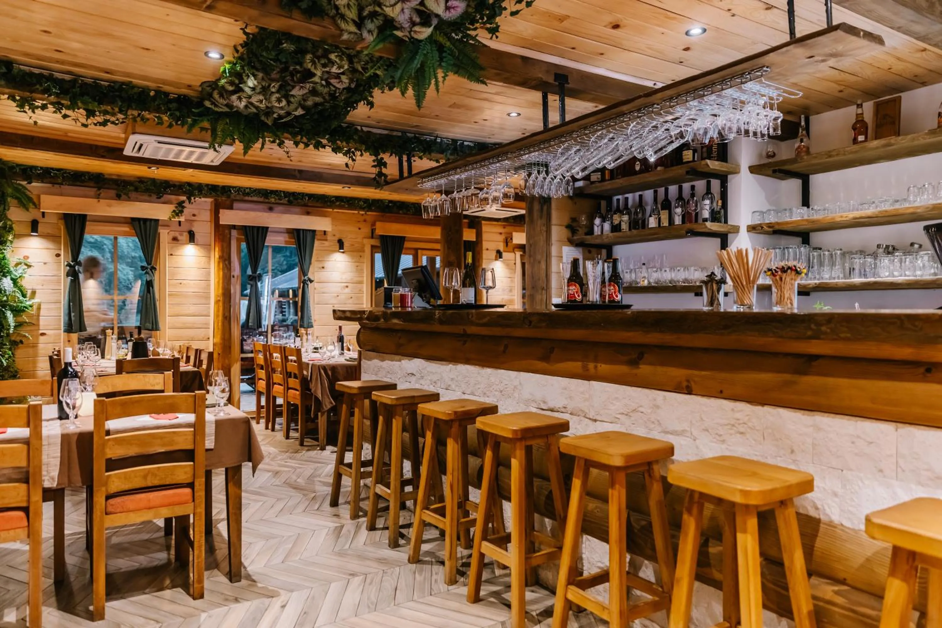 Restaurant/places to eat in Hotel Porto Tara