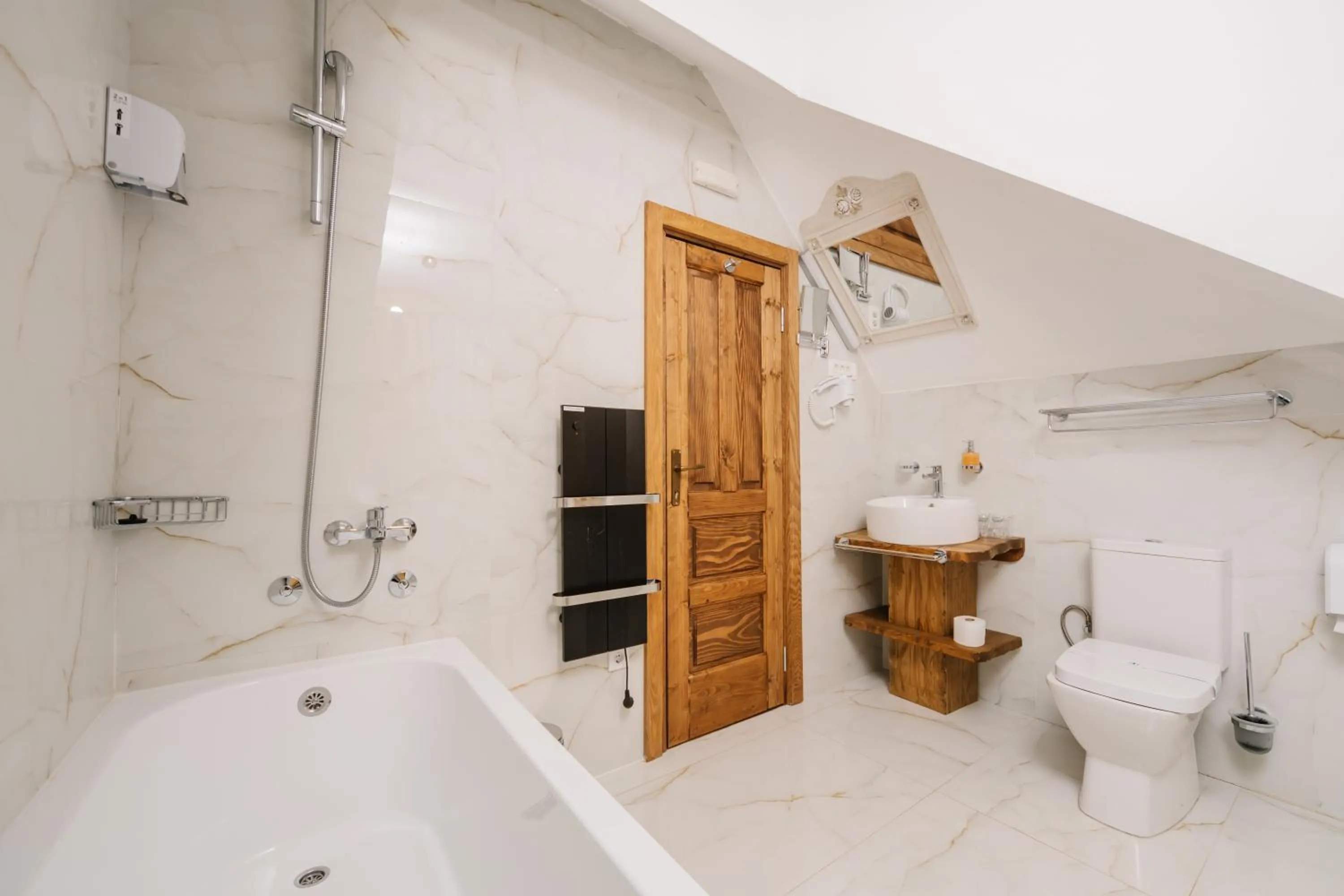 Shower in Hotel Porto Tara