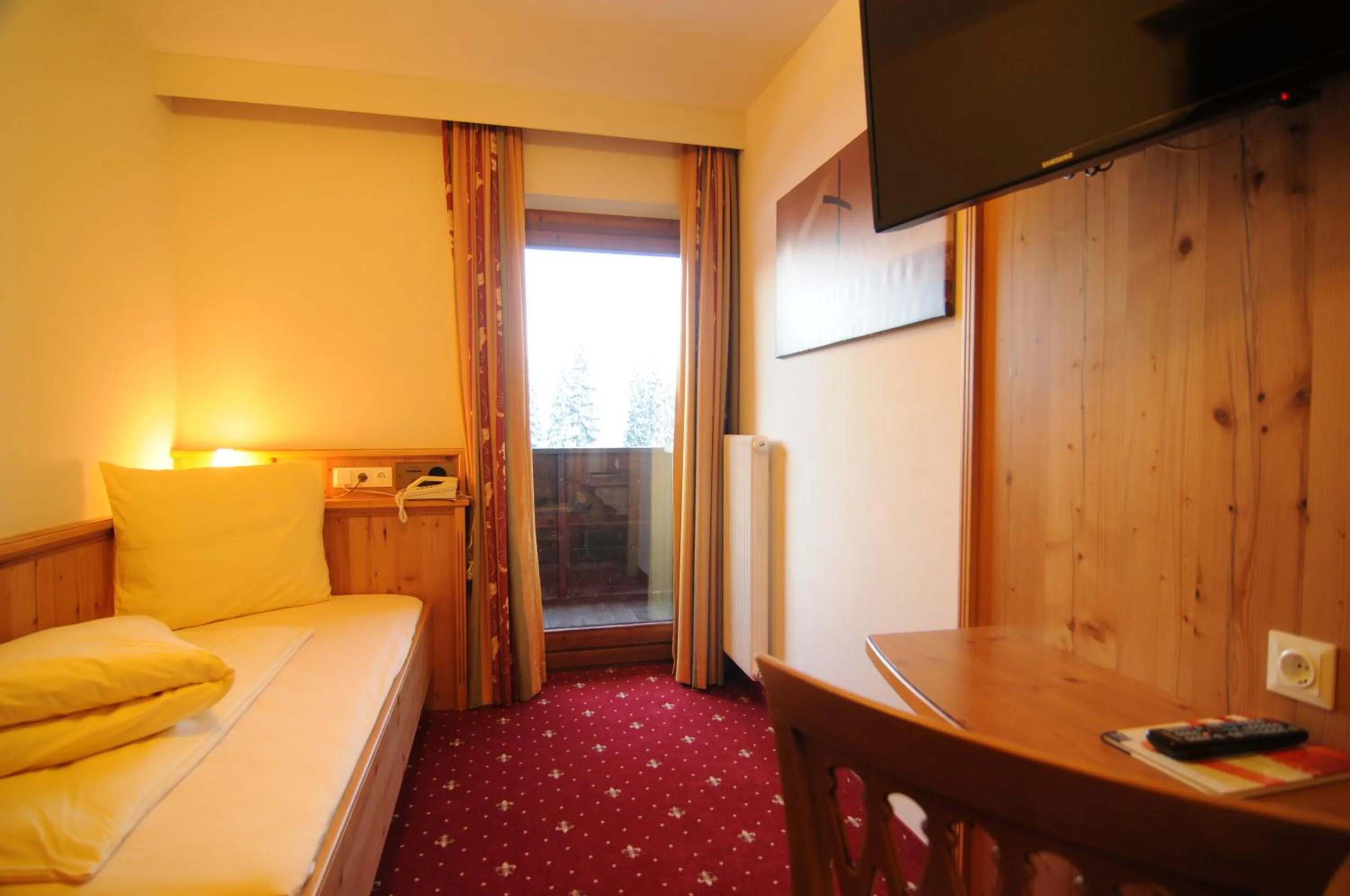 Photo of the whole room, Bed in Sporthotel Tirolerhof