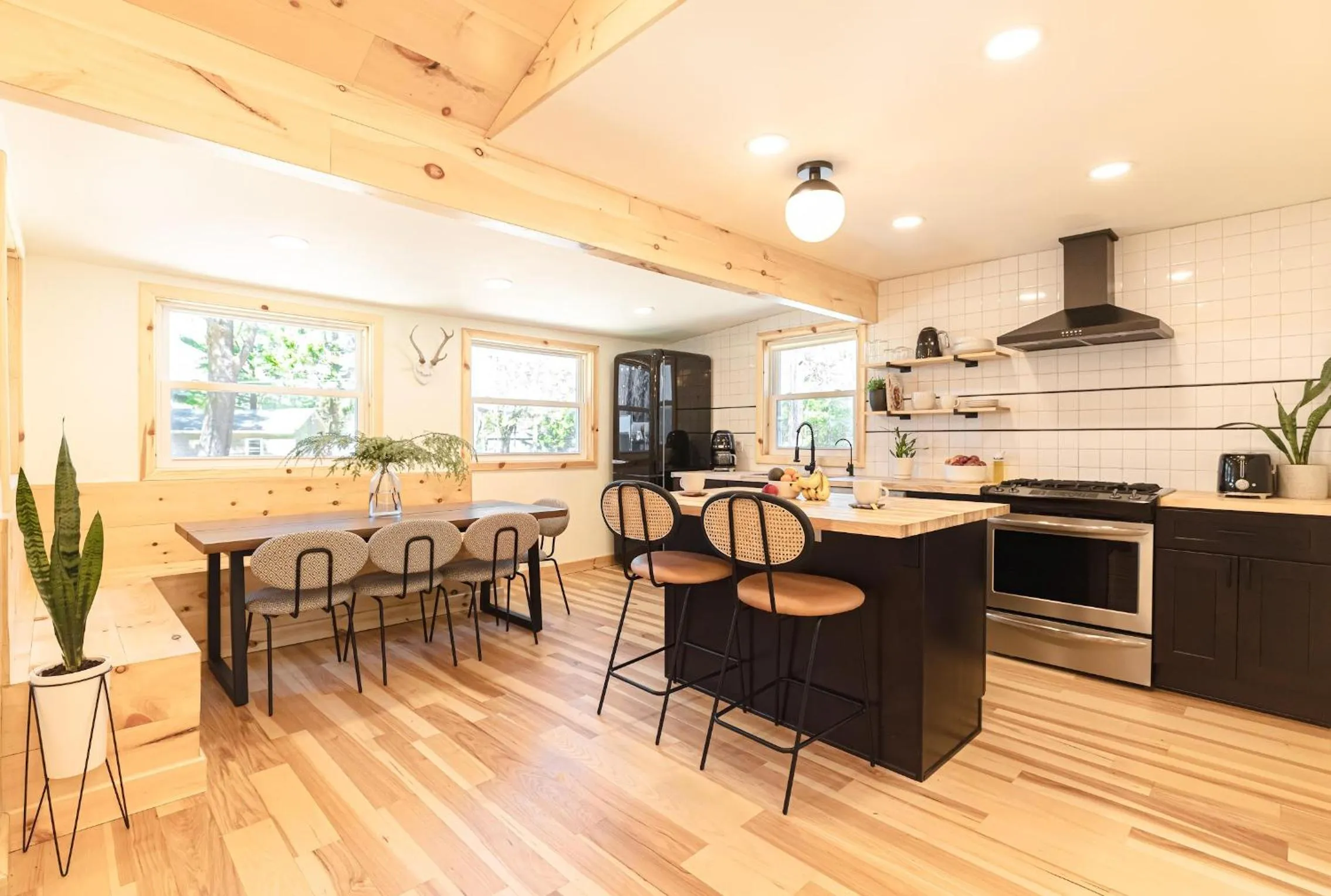 Kitchen or kitchenette in The Rex