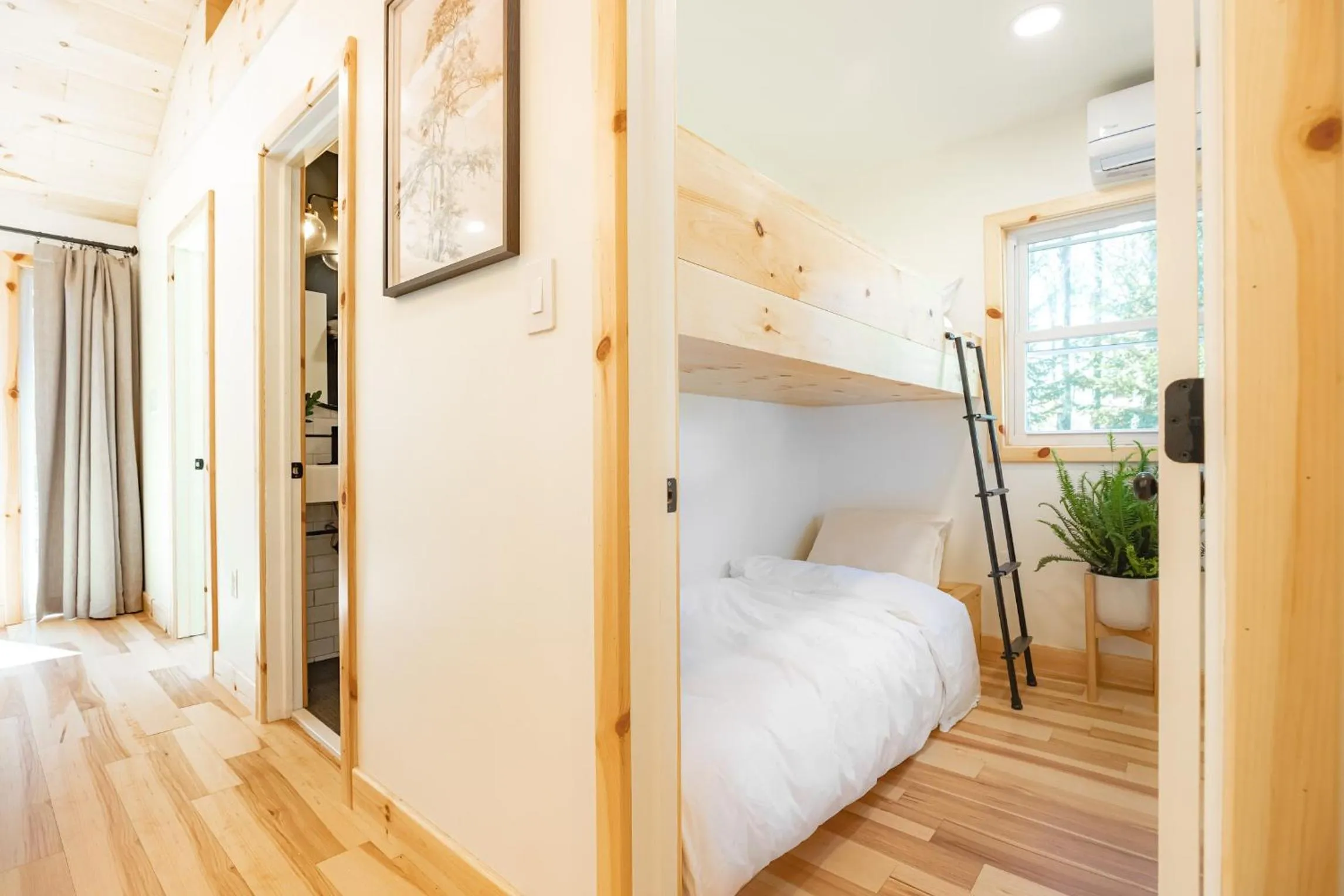 bunk bed, Bed in The Rex