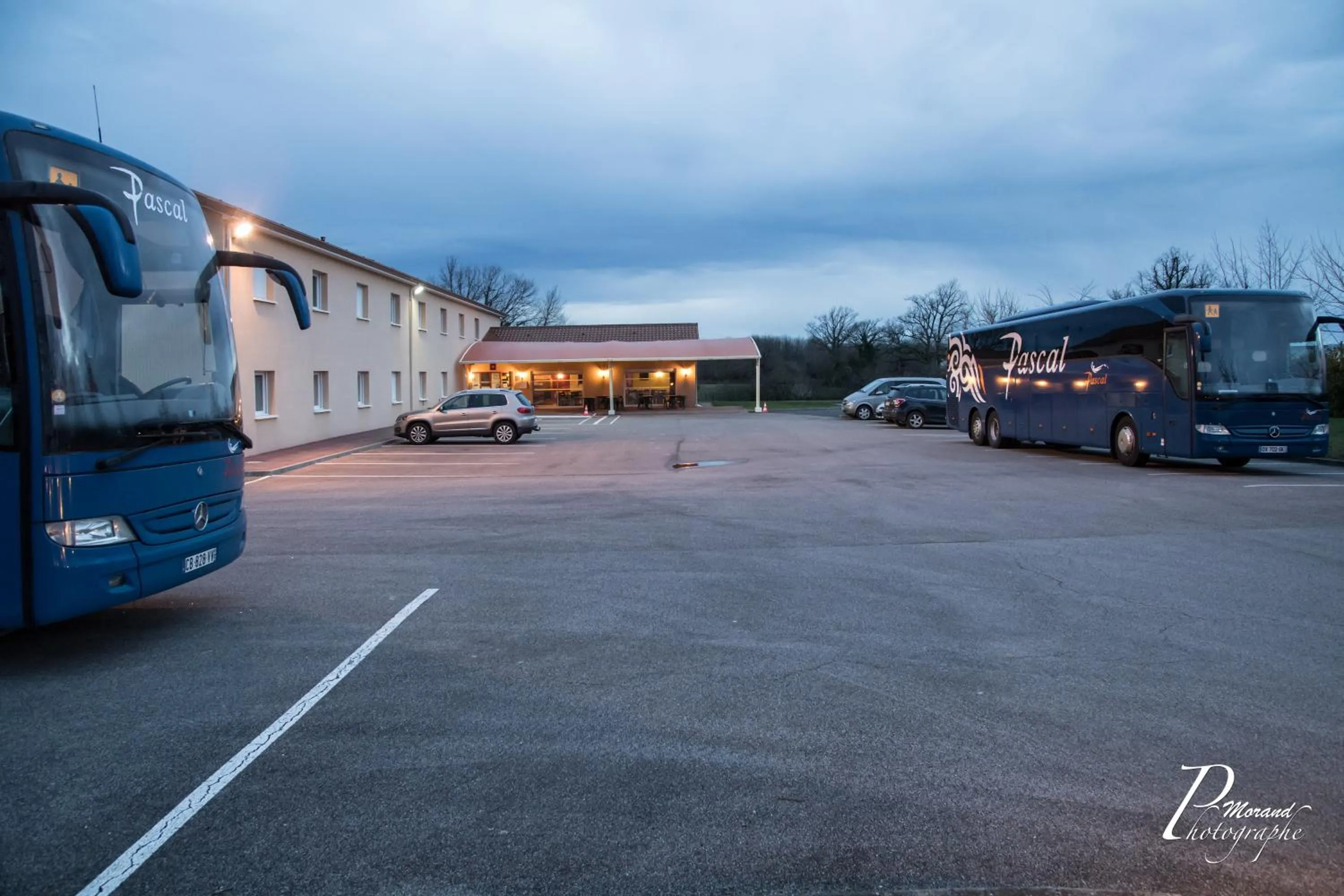 Property building in Hôtel Azur Saint Junien Cit'Hotel