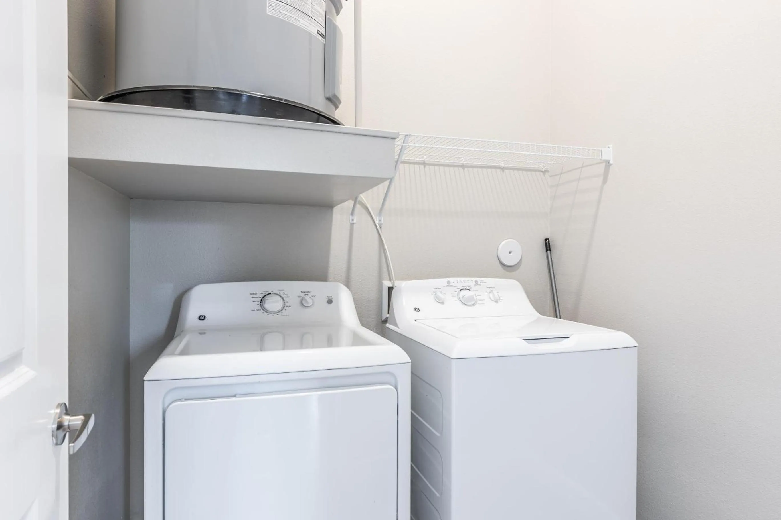 washing machine in StayOvr at Galatyn Park