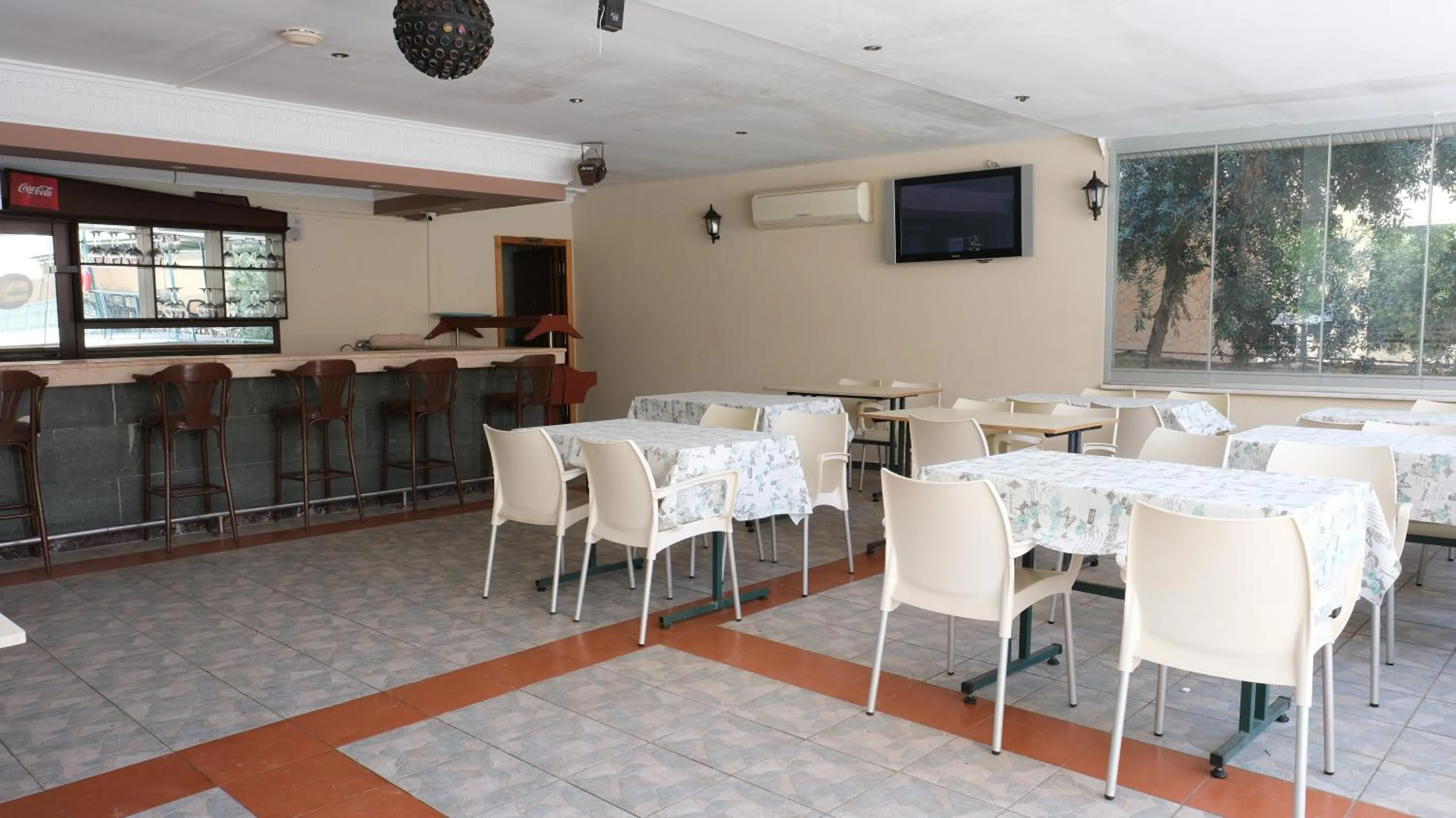 Restaurant/places to eat in İSABELLA APART OTEL