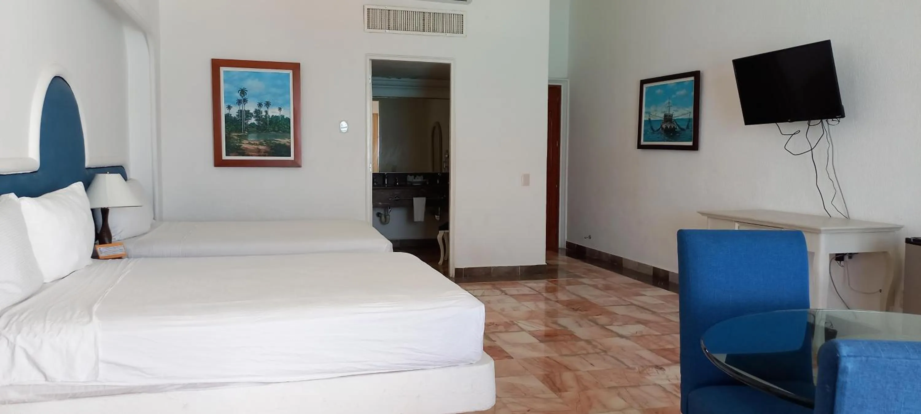 Photo of the whole room, Bed in Hotel y Museo Casa Turquesa