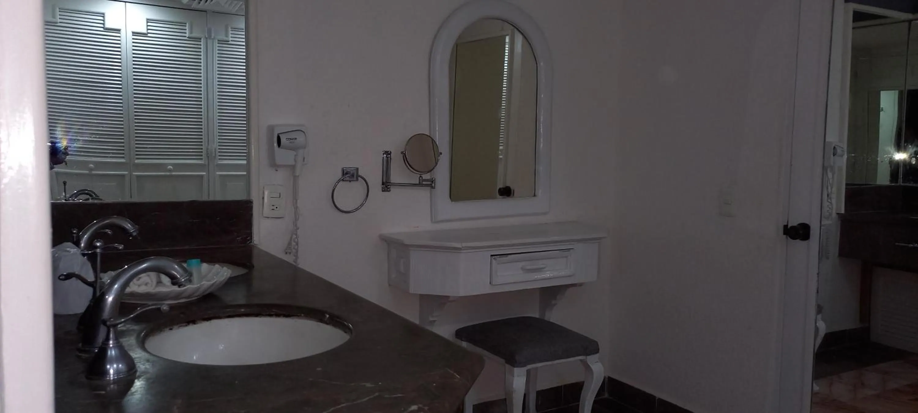 Bathroom in Hotel y Museo Casa Turquesa