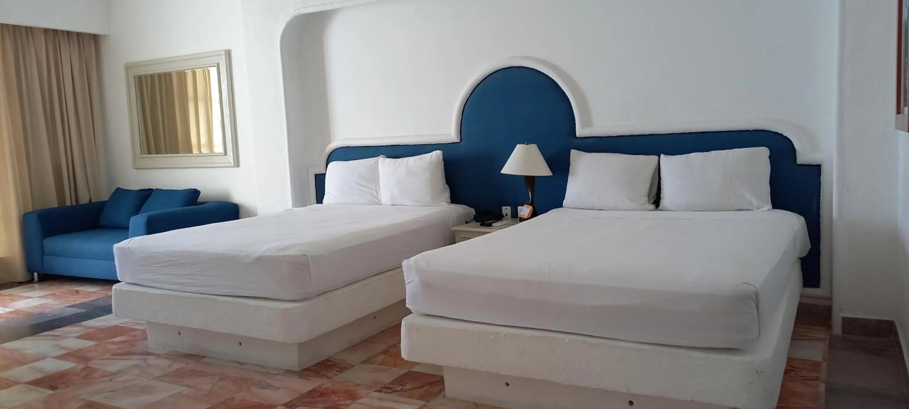 Bedroom, Bed in Hotel y Museo Casa Turquesa