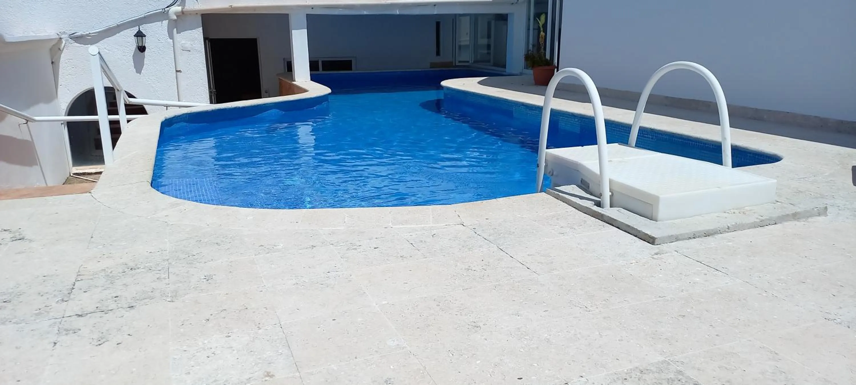 Swimming pool in Hotel y Museo Casa Turquesa