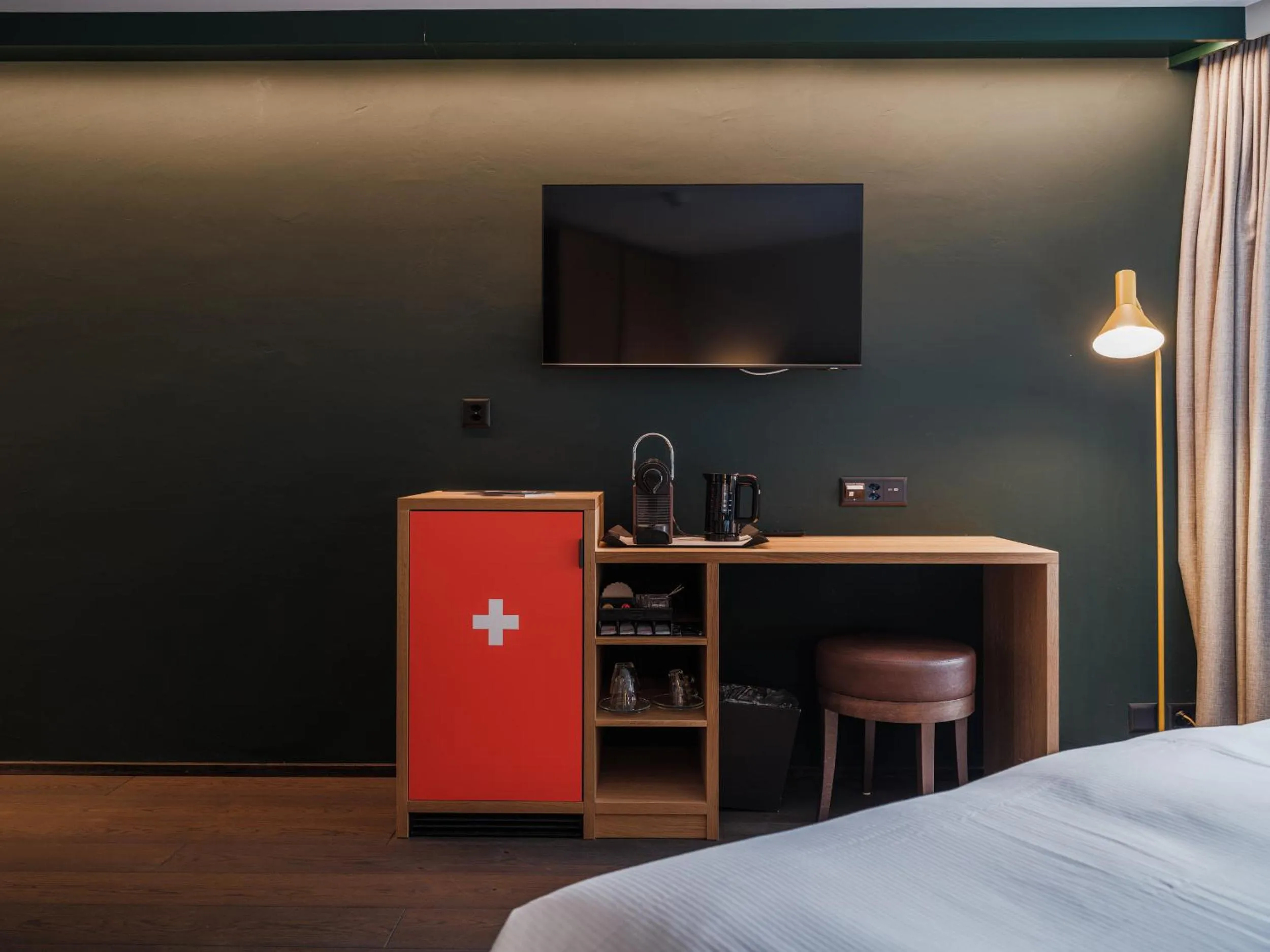 TV and multimedia, Bed in National Zermatt - Matterhorn Views, Sunnegga Gateway & SPA