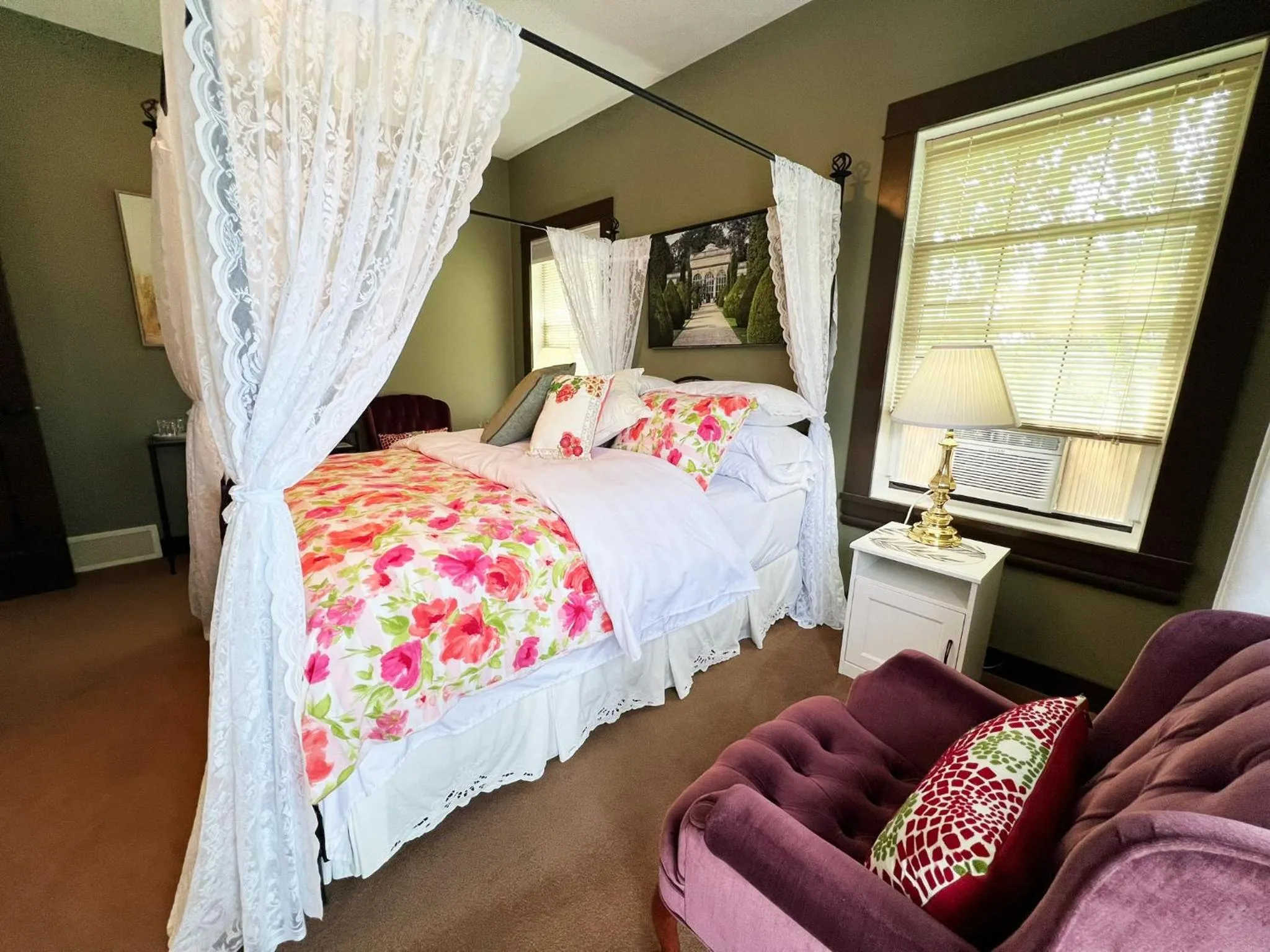 Bed in Wolf Creek Bed and Breakfast