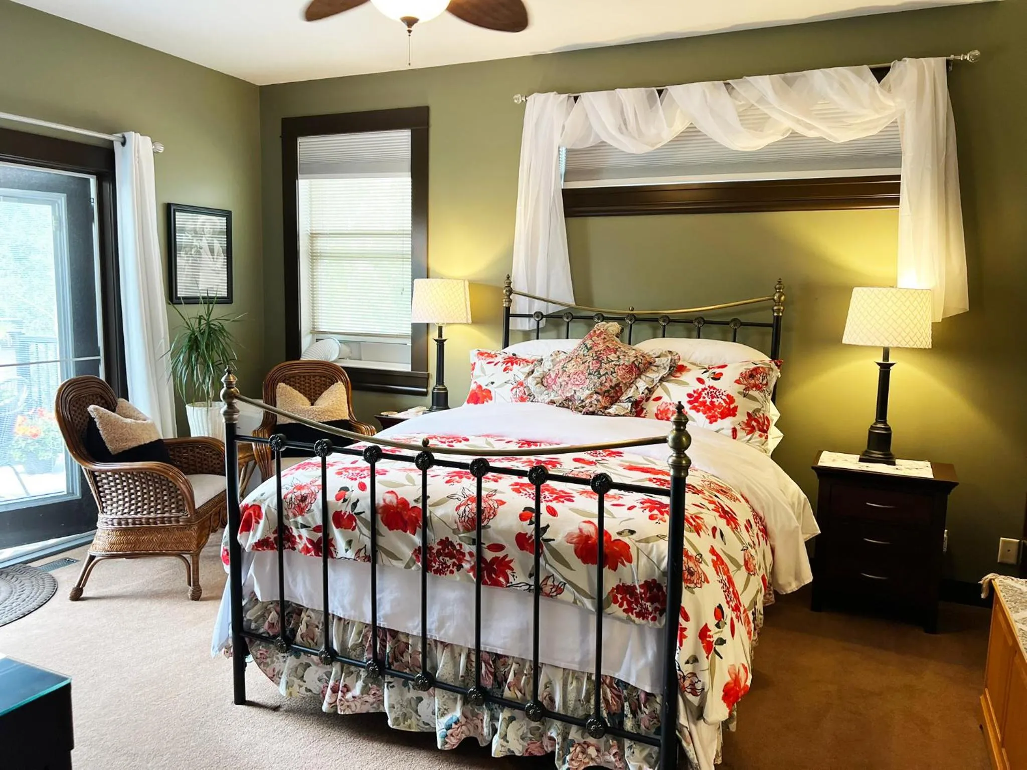 Bed in Wolf Creek Bed and Breakfast