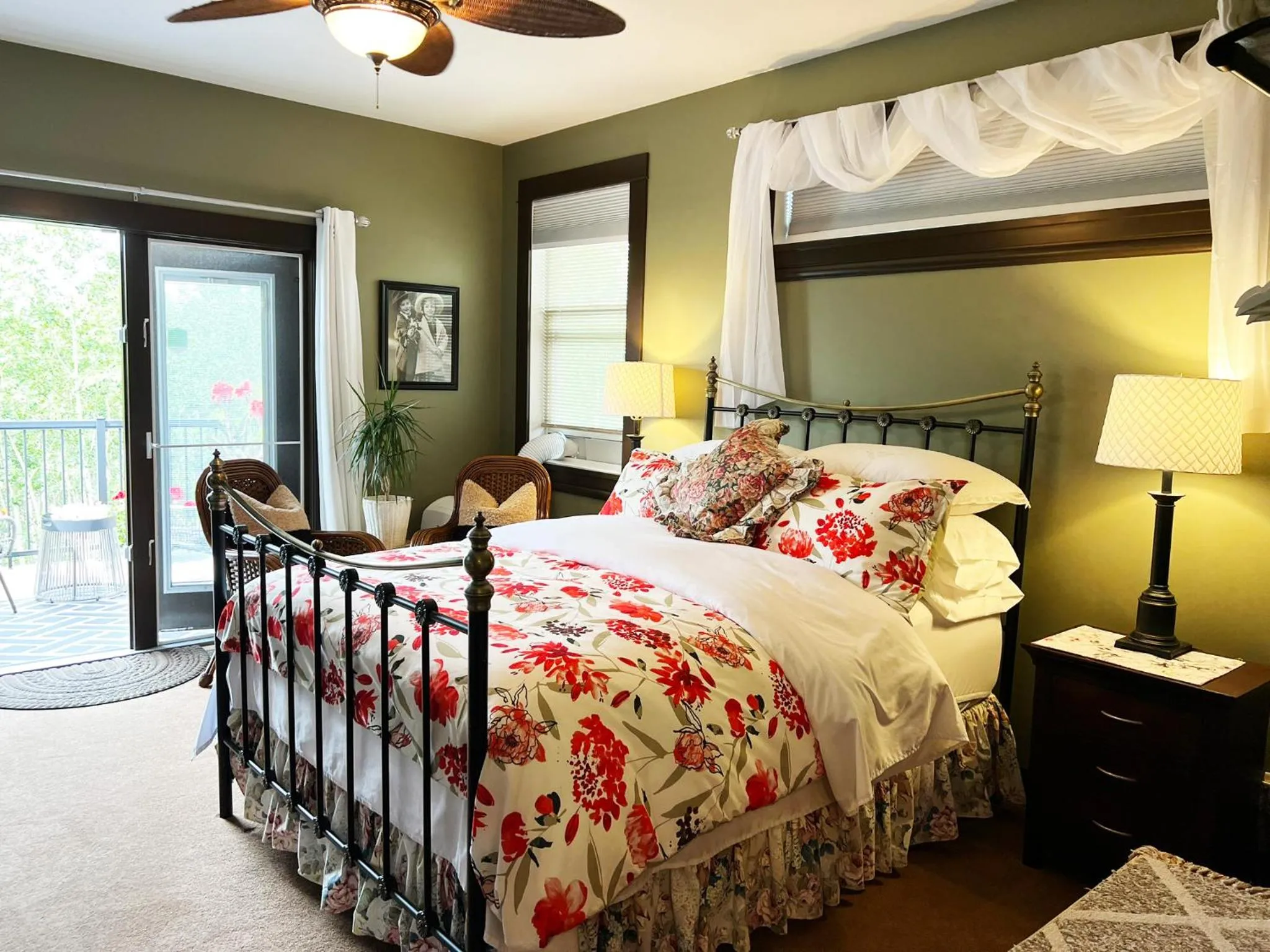 Bed in Wolf Creek Bed and Breakfast